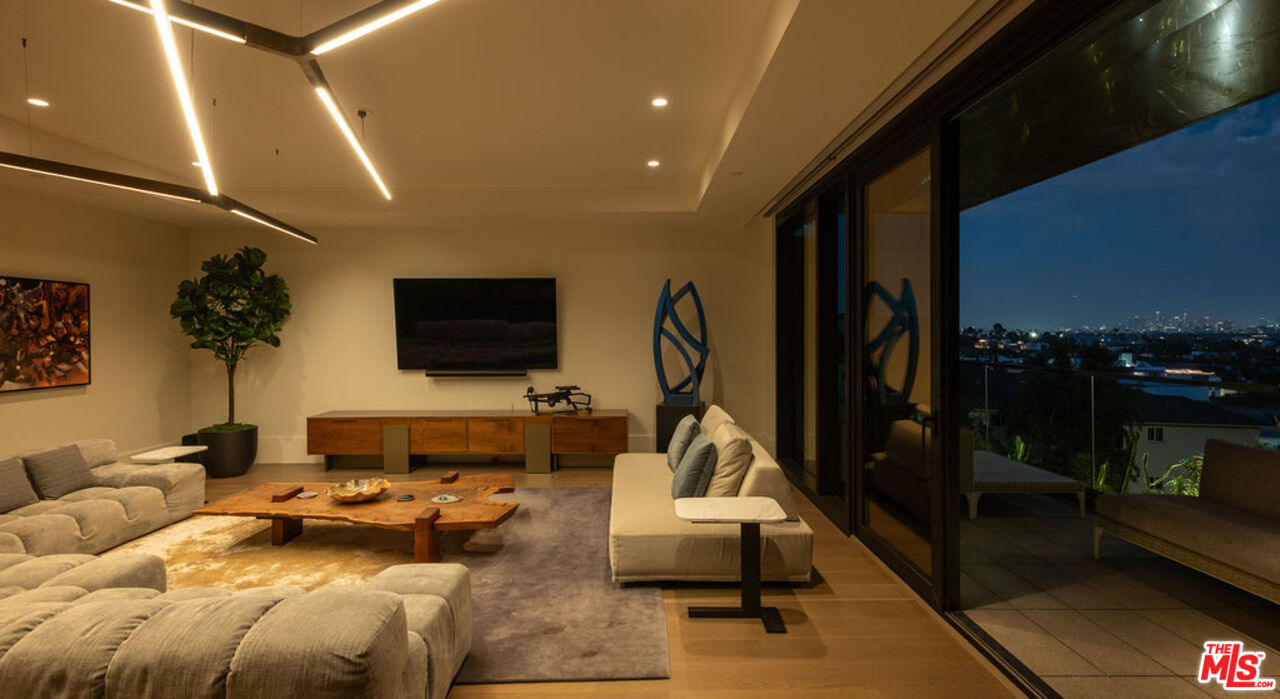 8420 Sunset Blvd Unit: 602