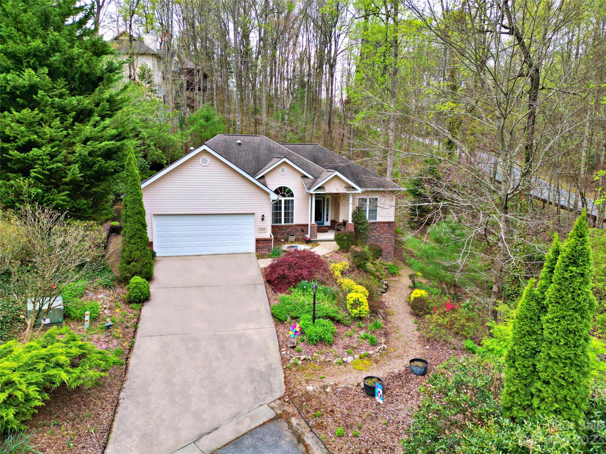 209 Tallyho Lane