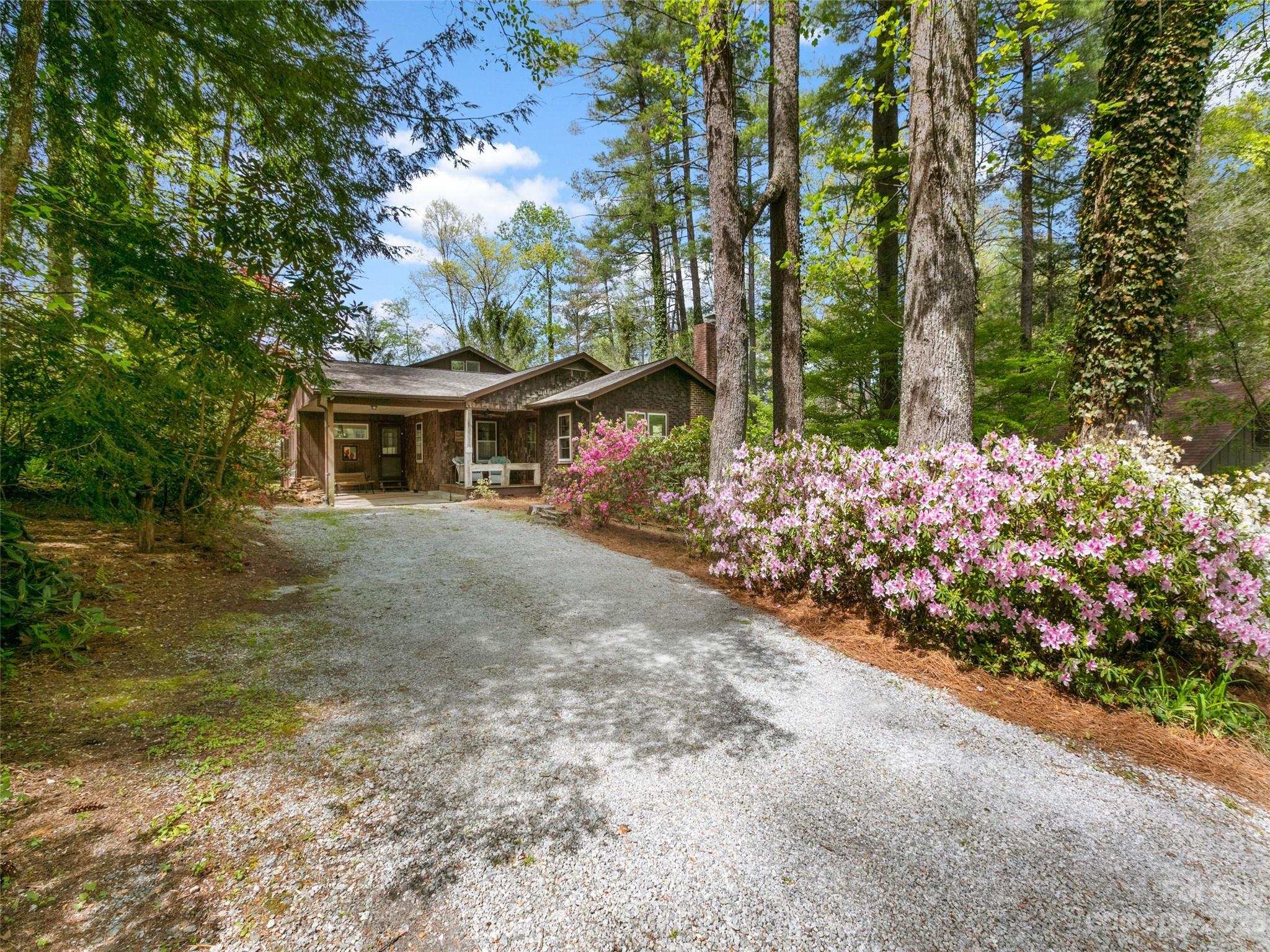 40 Kinross Drive