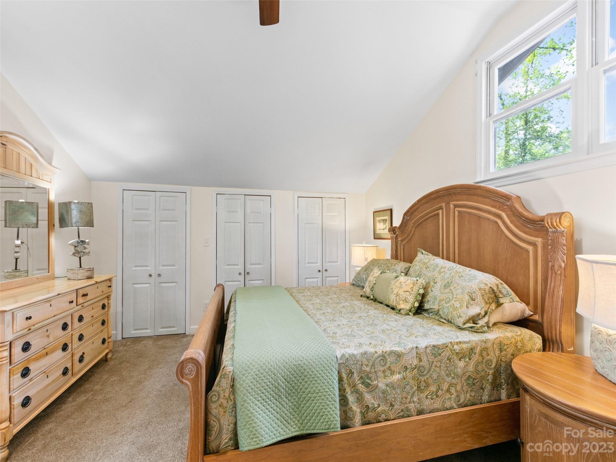 40 Kinross Drive