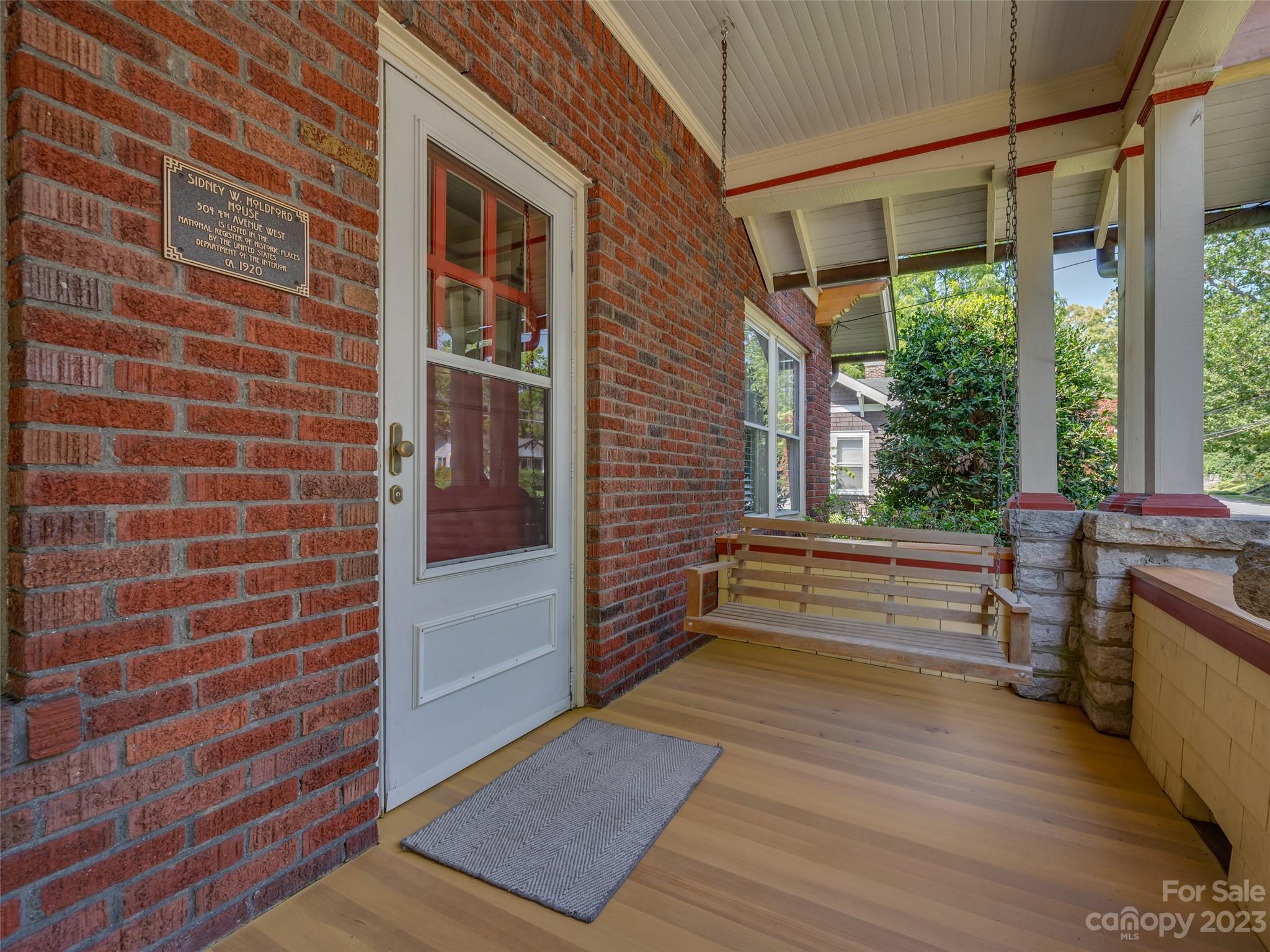 504 4th Avenue W