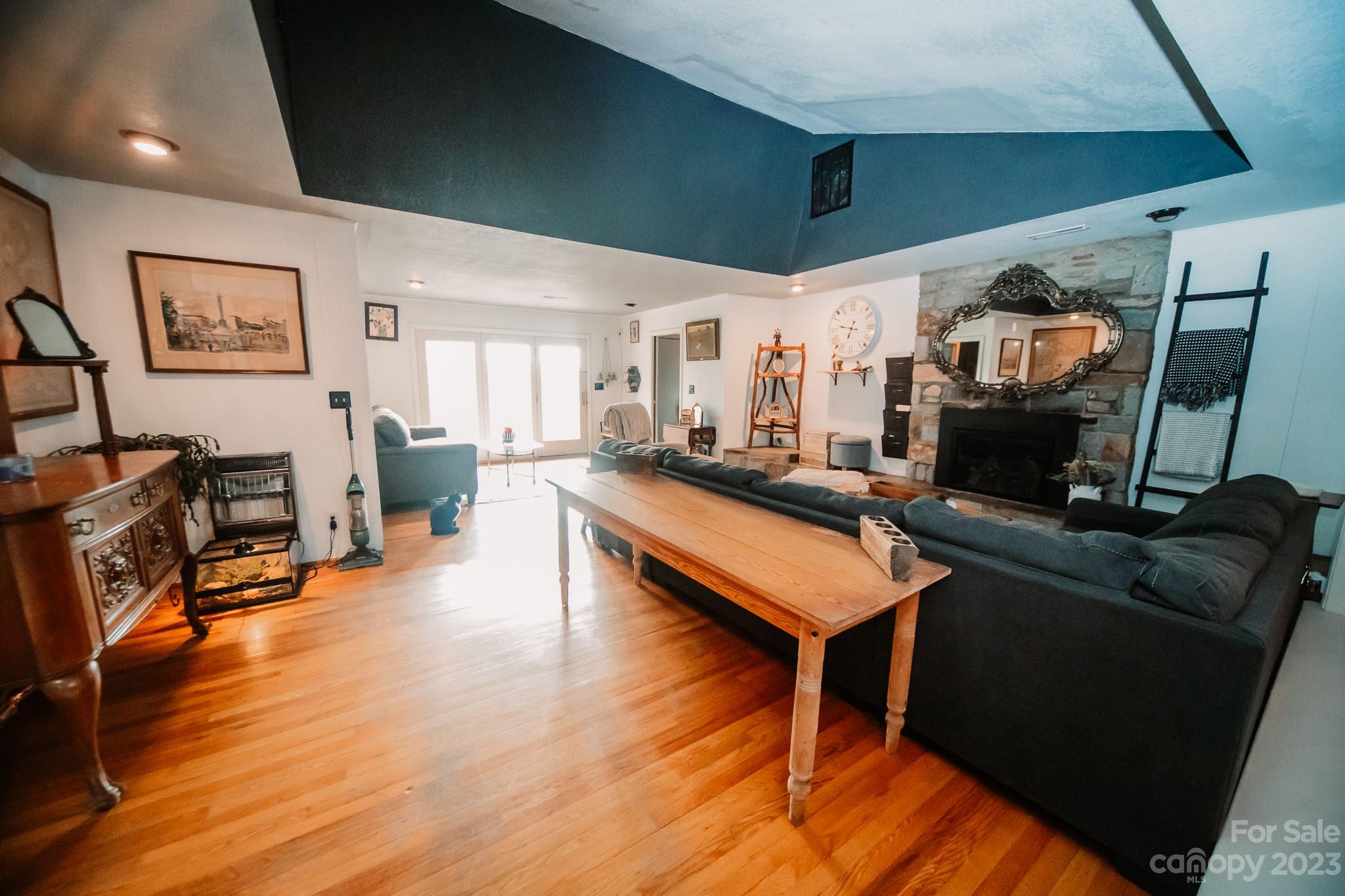 2618 Hebron Road