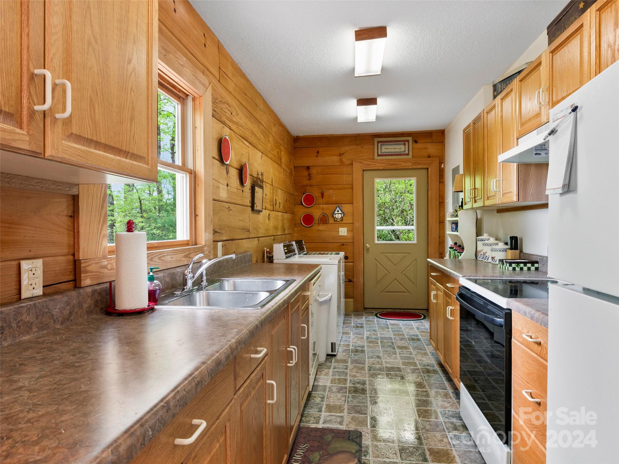 559 Roaring Rock Road