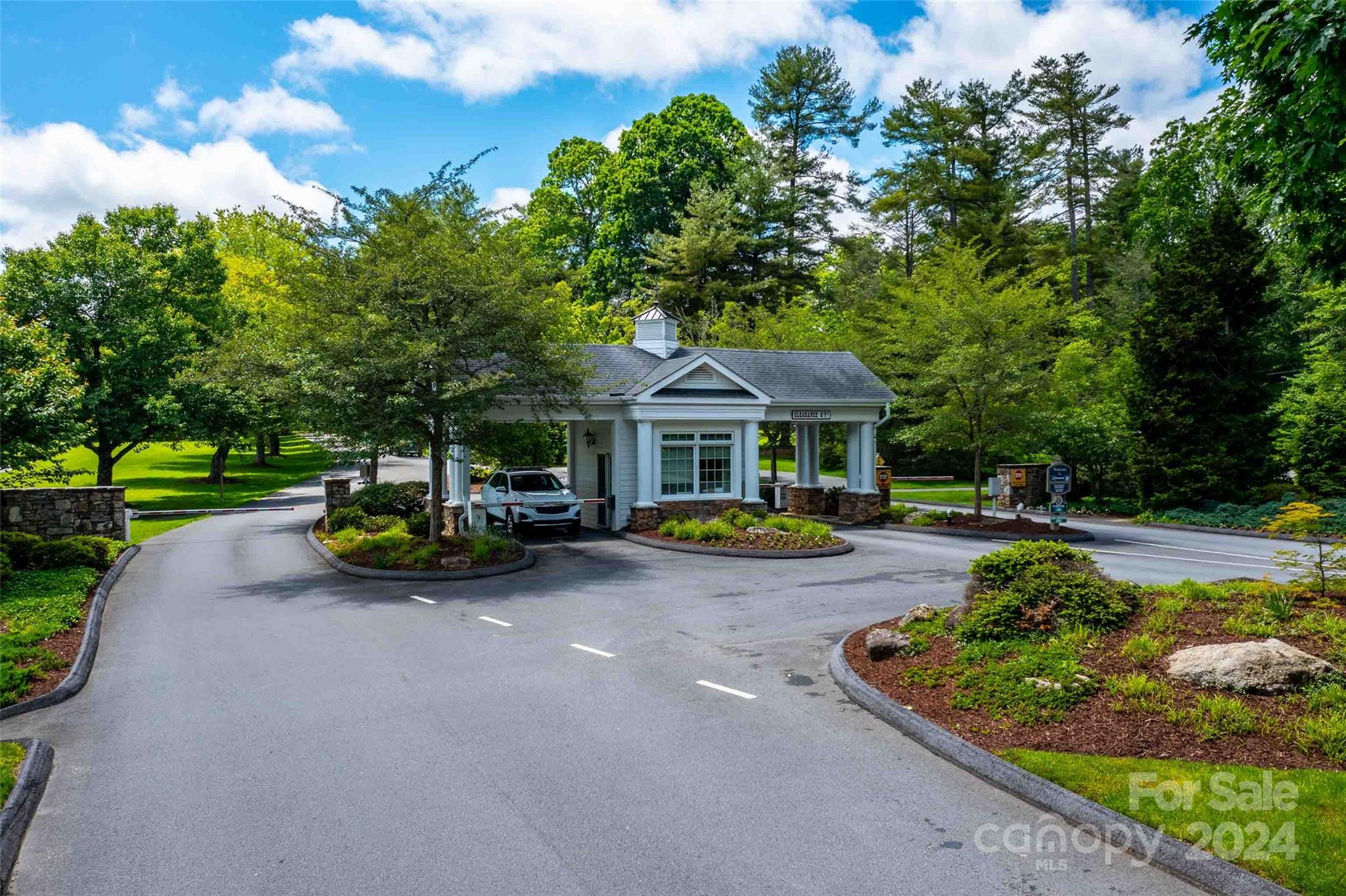 115 Woodglen Court