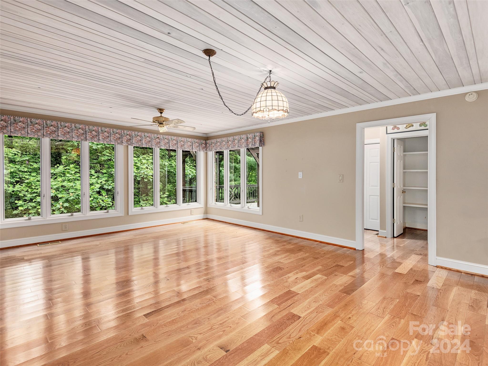 115 Woodglen Court