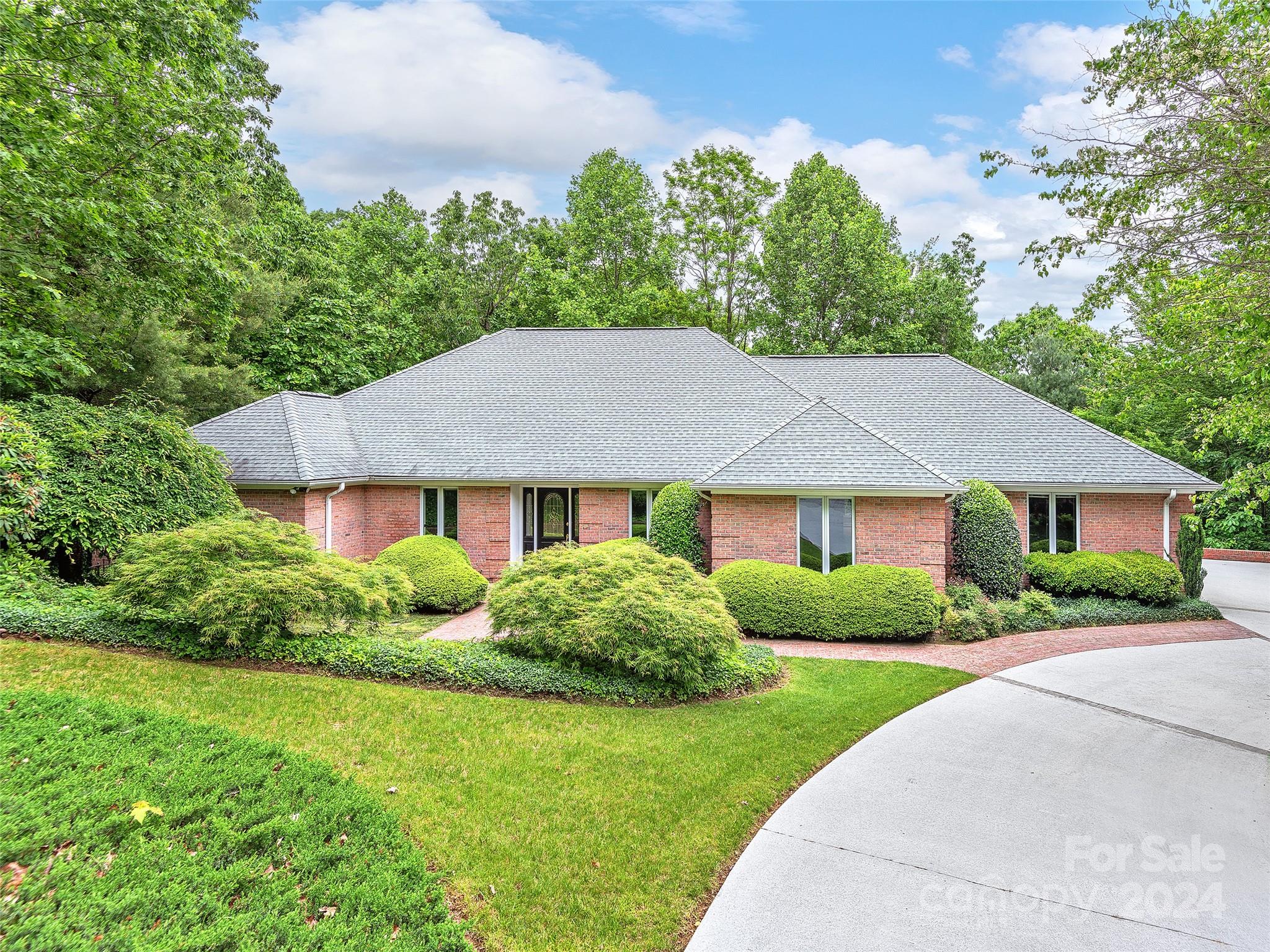 115 Woodglen Court