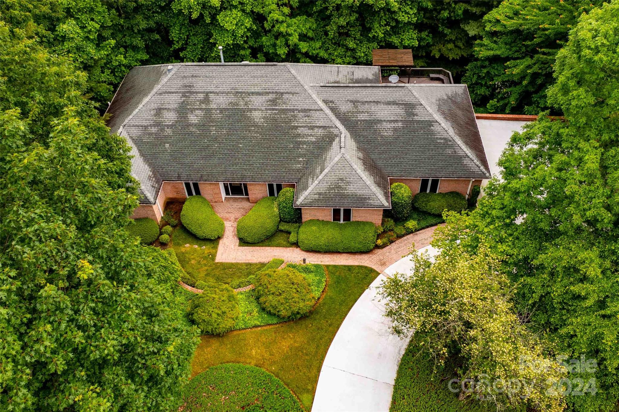 115 Woodglen Court