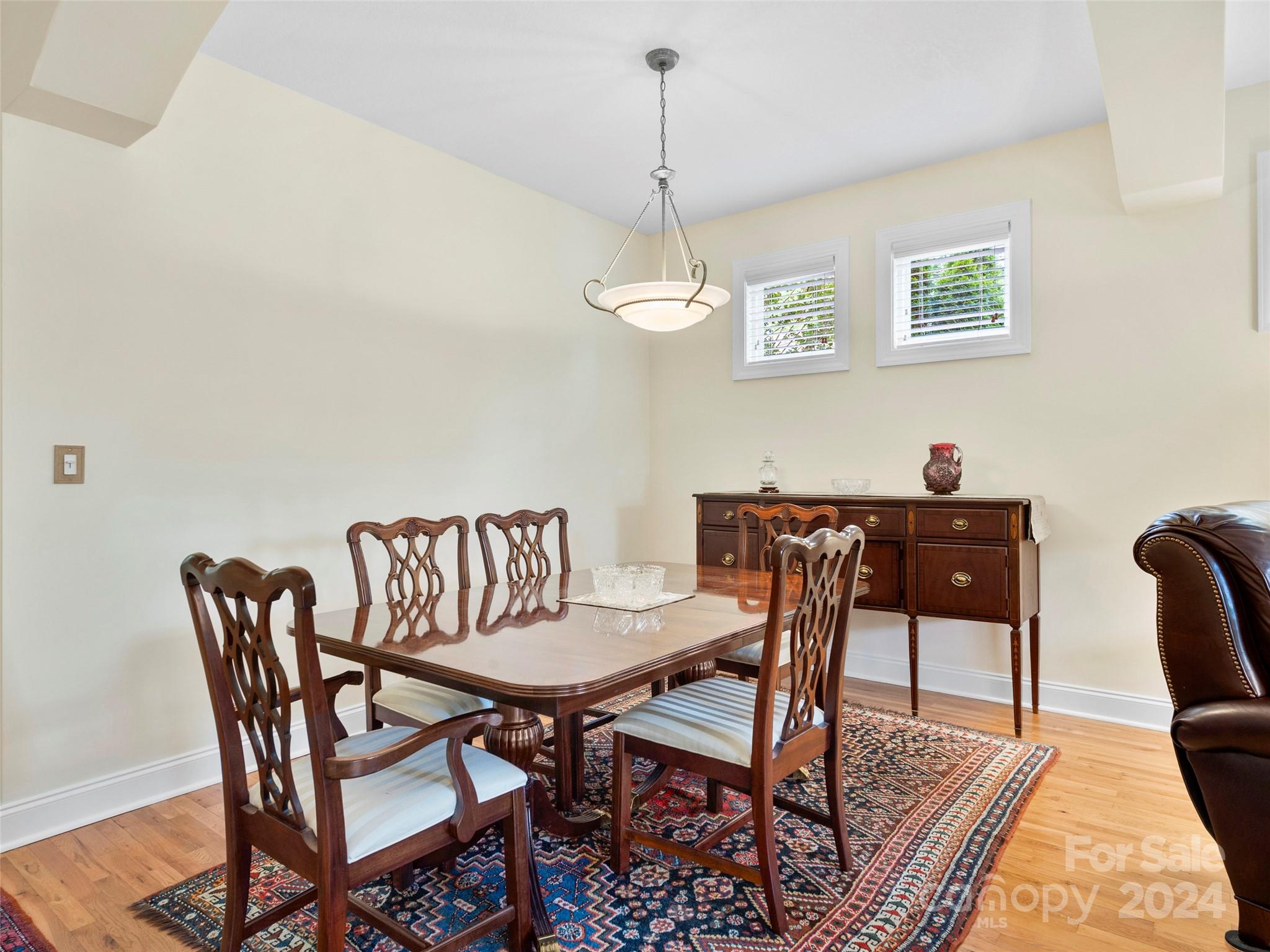 27 S Inglenook Lane