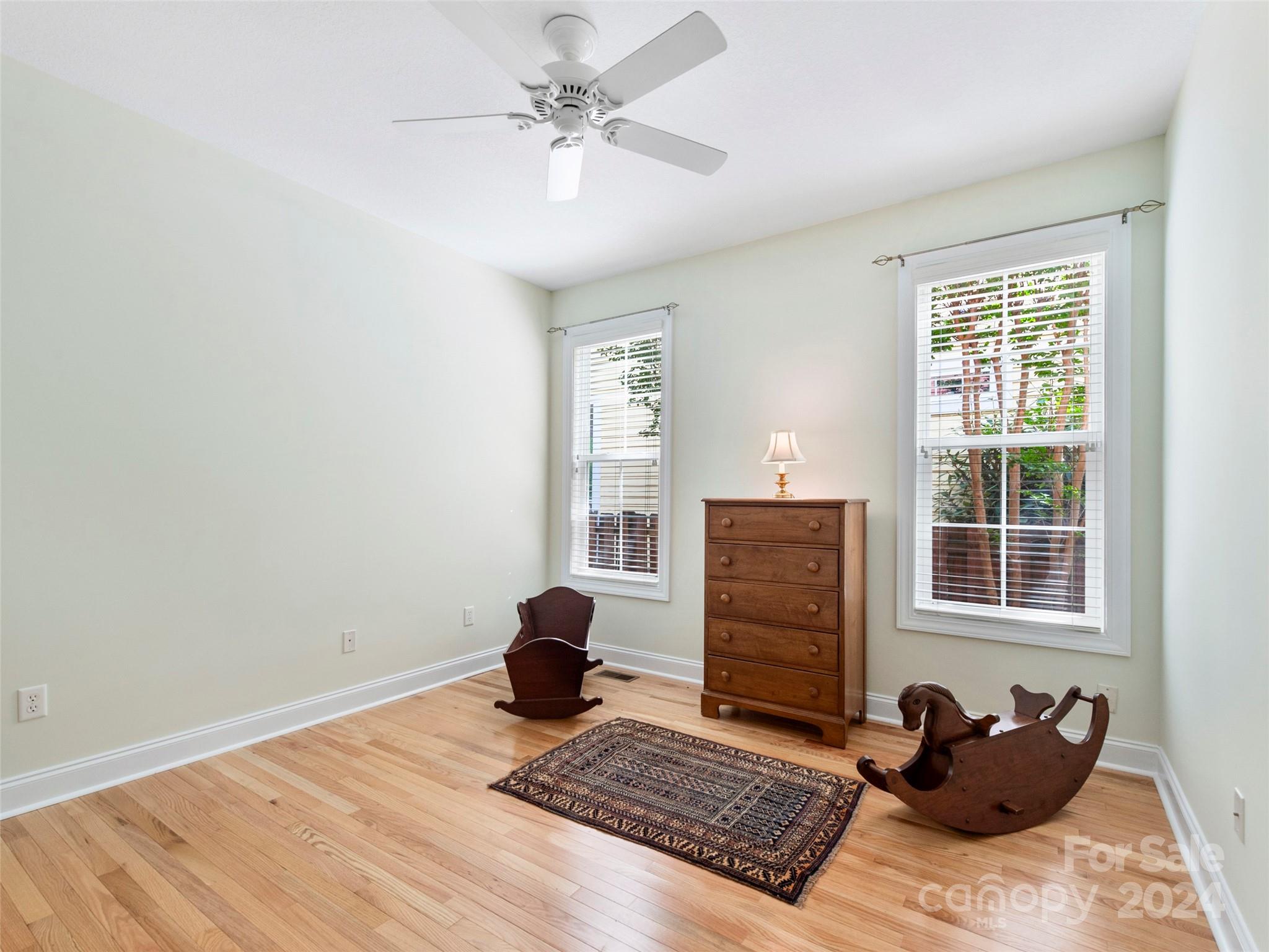 27 S Inglenook Lane