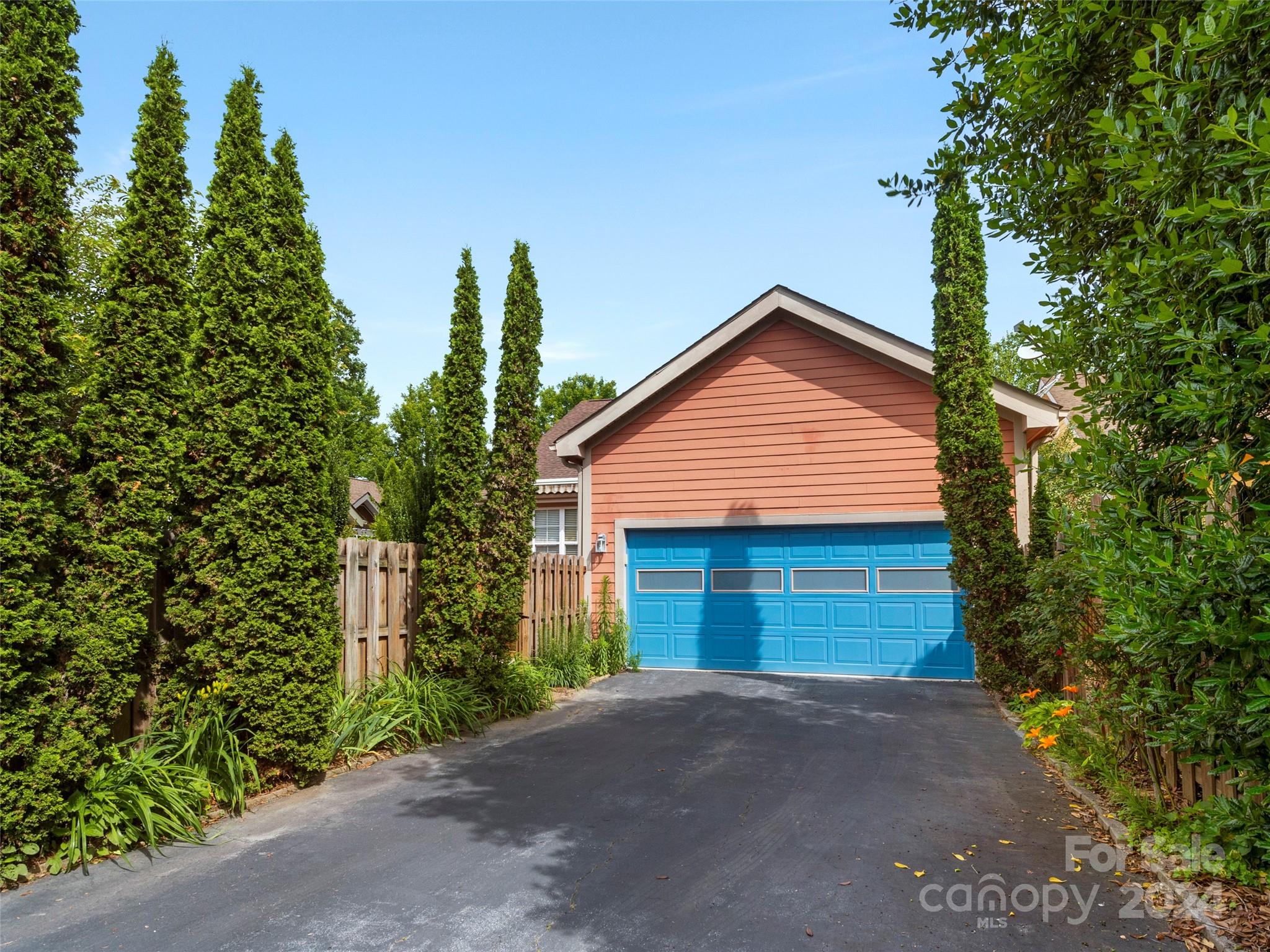 27 S Inglenook Lane