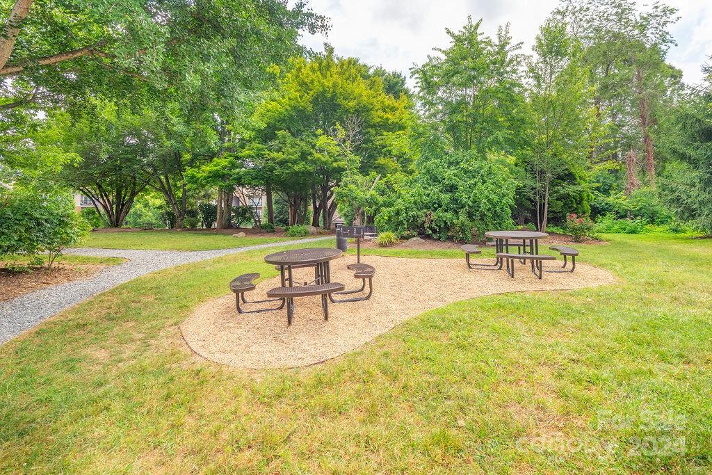 318 Appeldoorn Circle