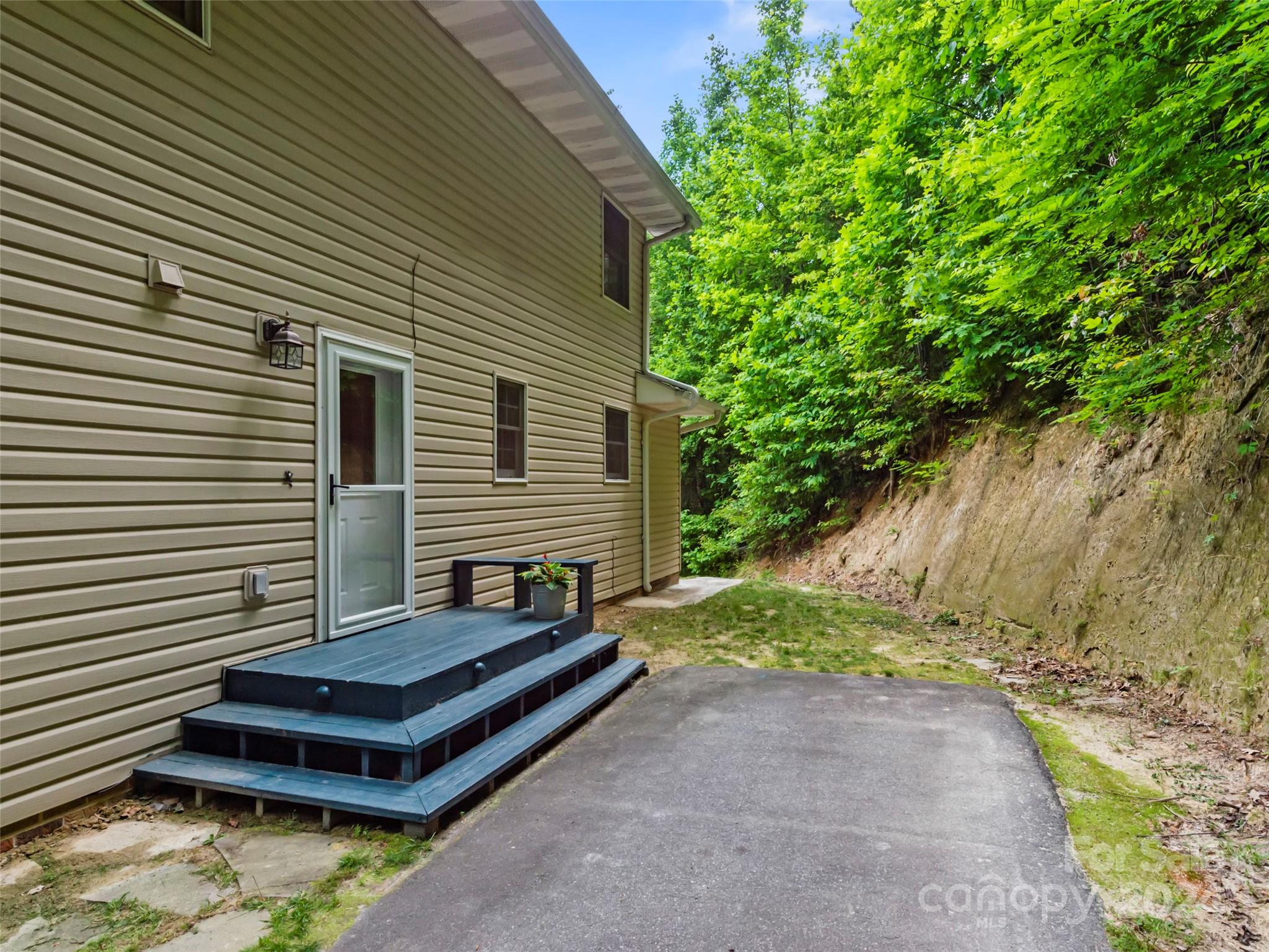 391 Indian Ridge Trail