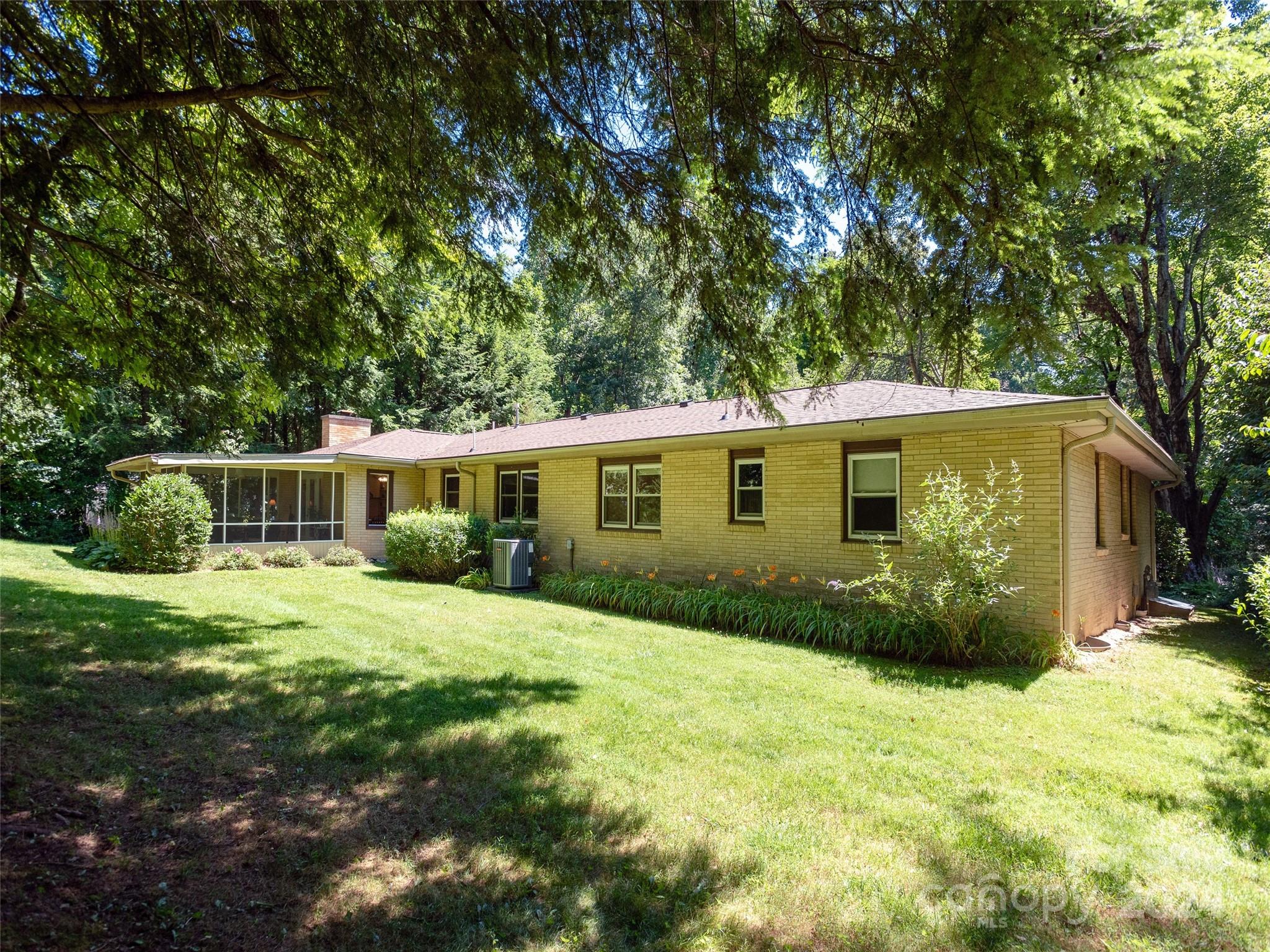 1707 Hummingbird Lane