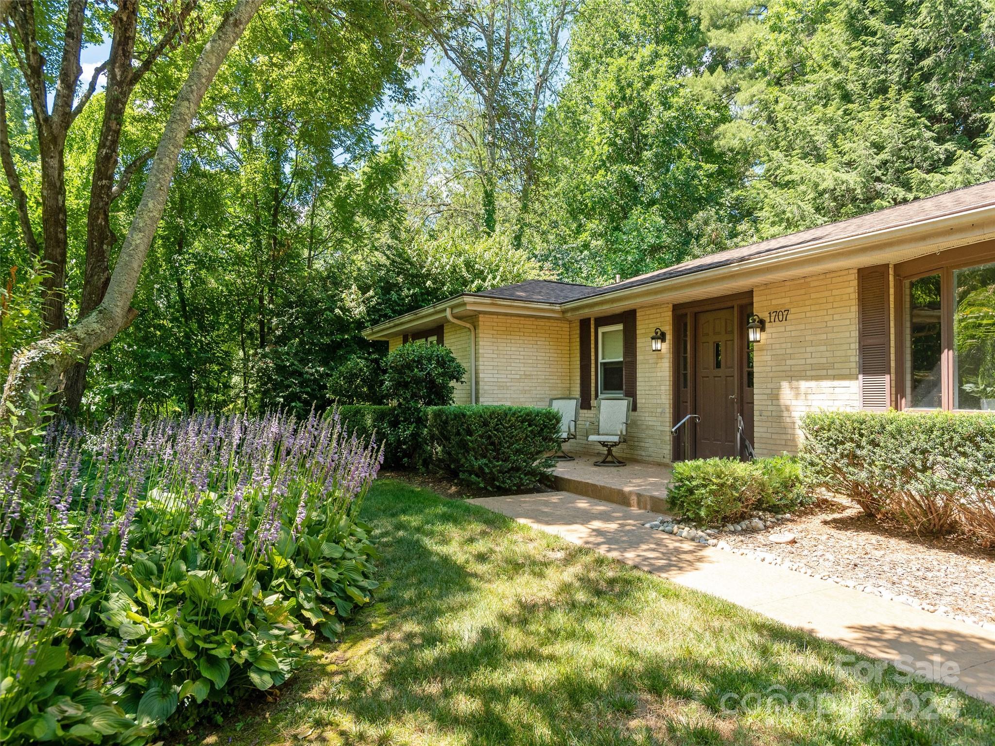 1707 Hummingbird Lane