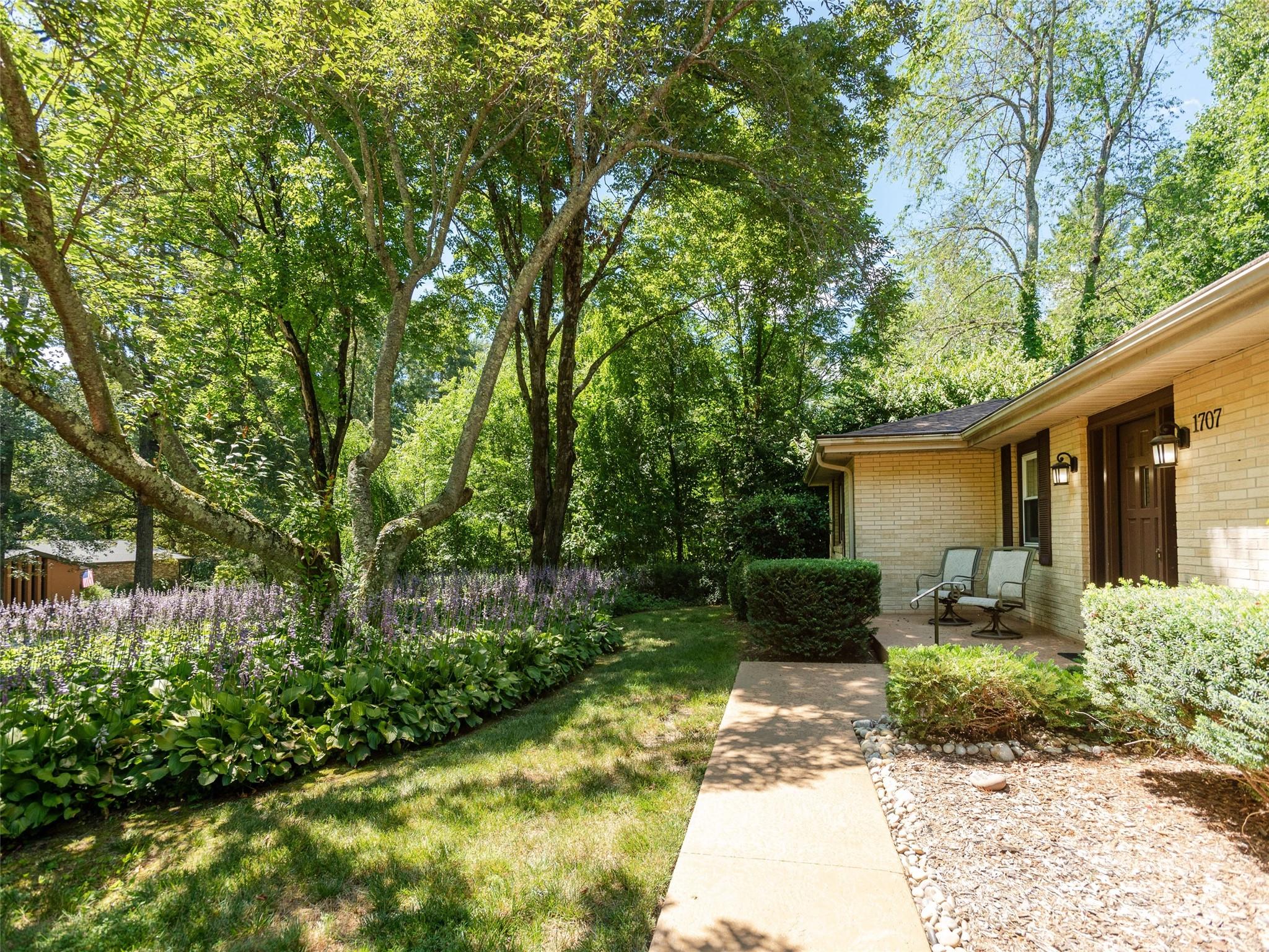1707 Hummingbird Lane