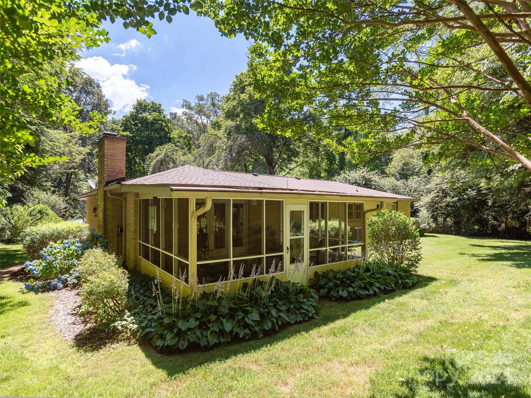 1707 Hummingbird Lane