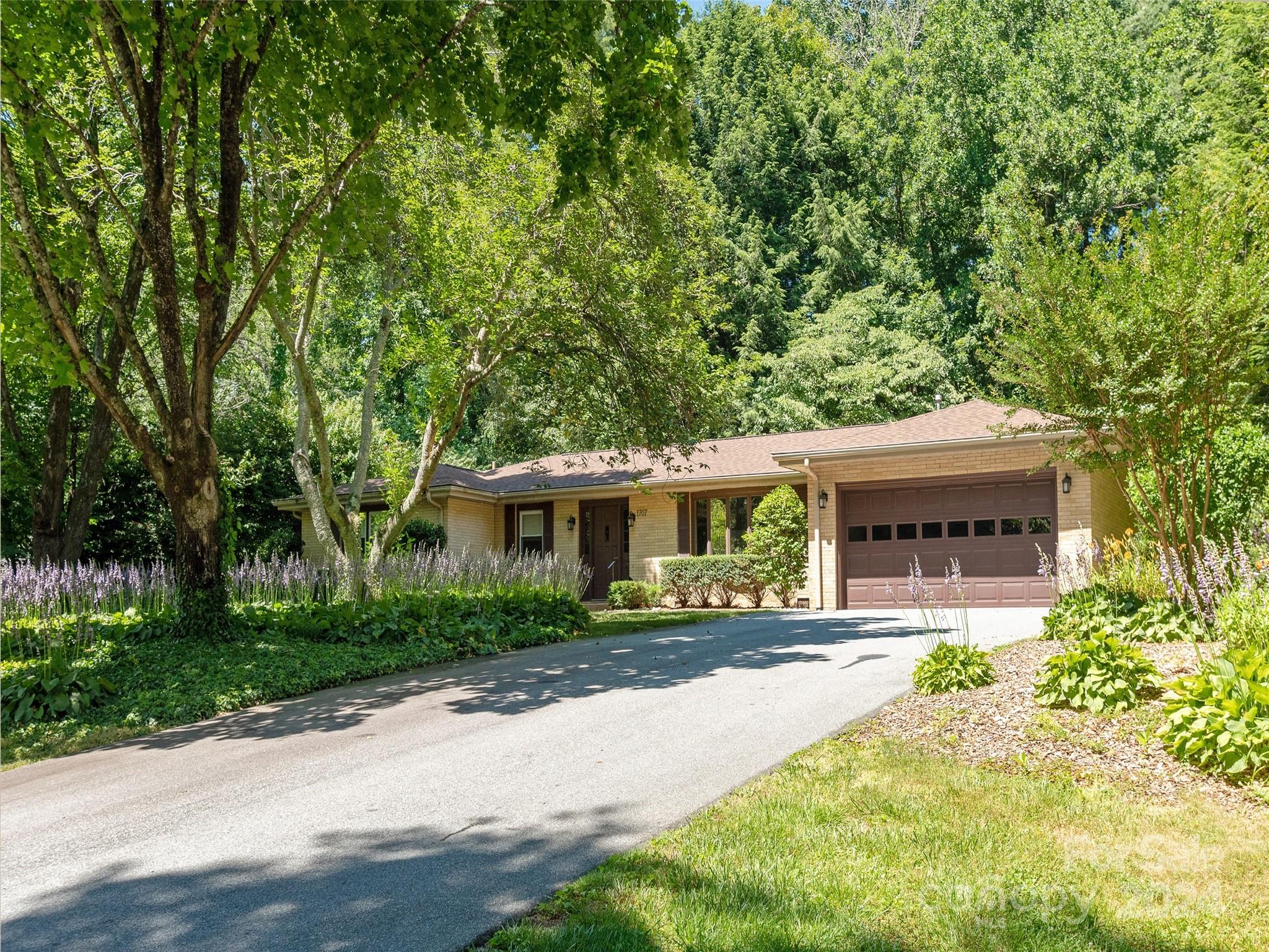 1707 Hummingbird Lane