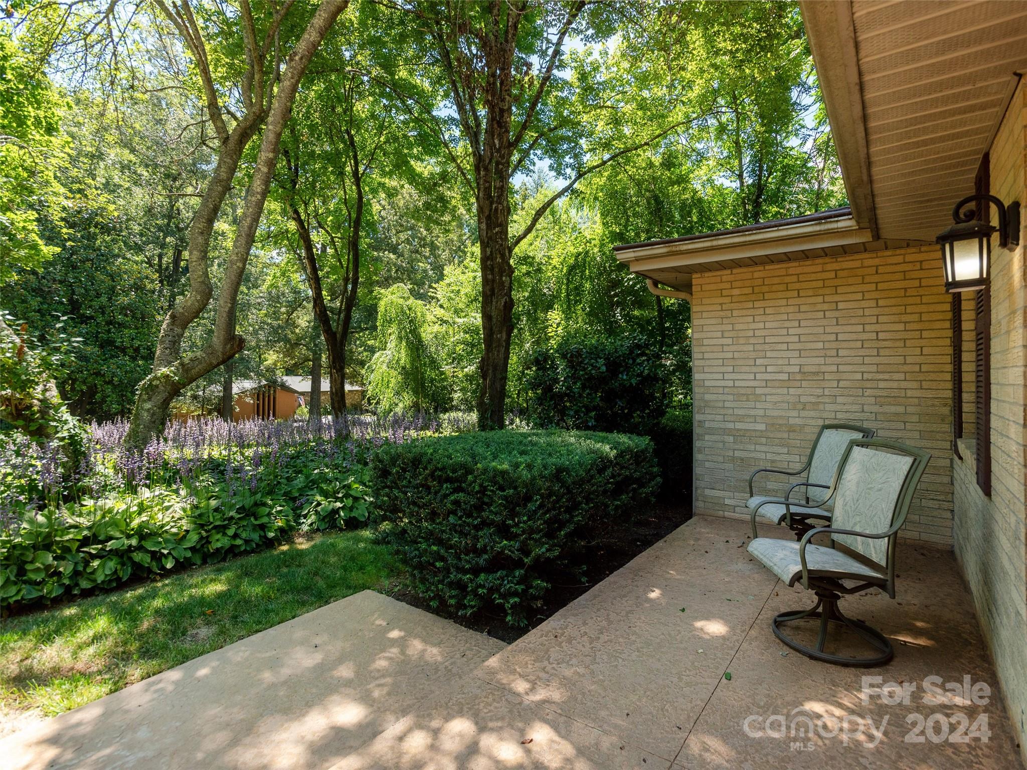 1707 Hummingbird Lane