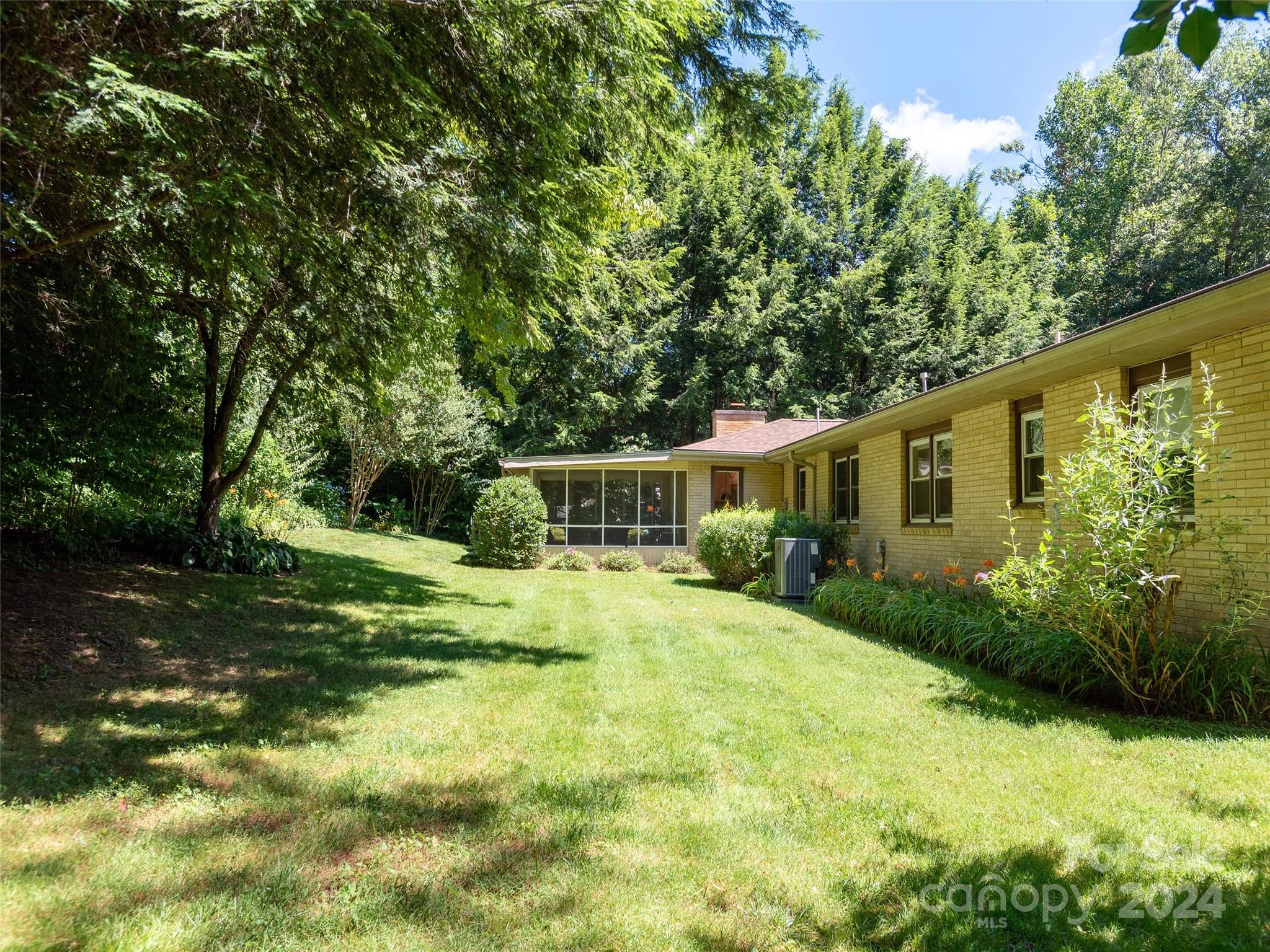 1707 Hummingbird Lane
