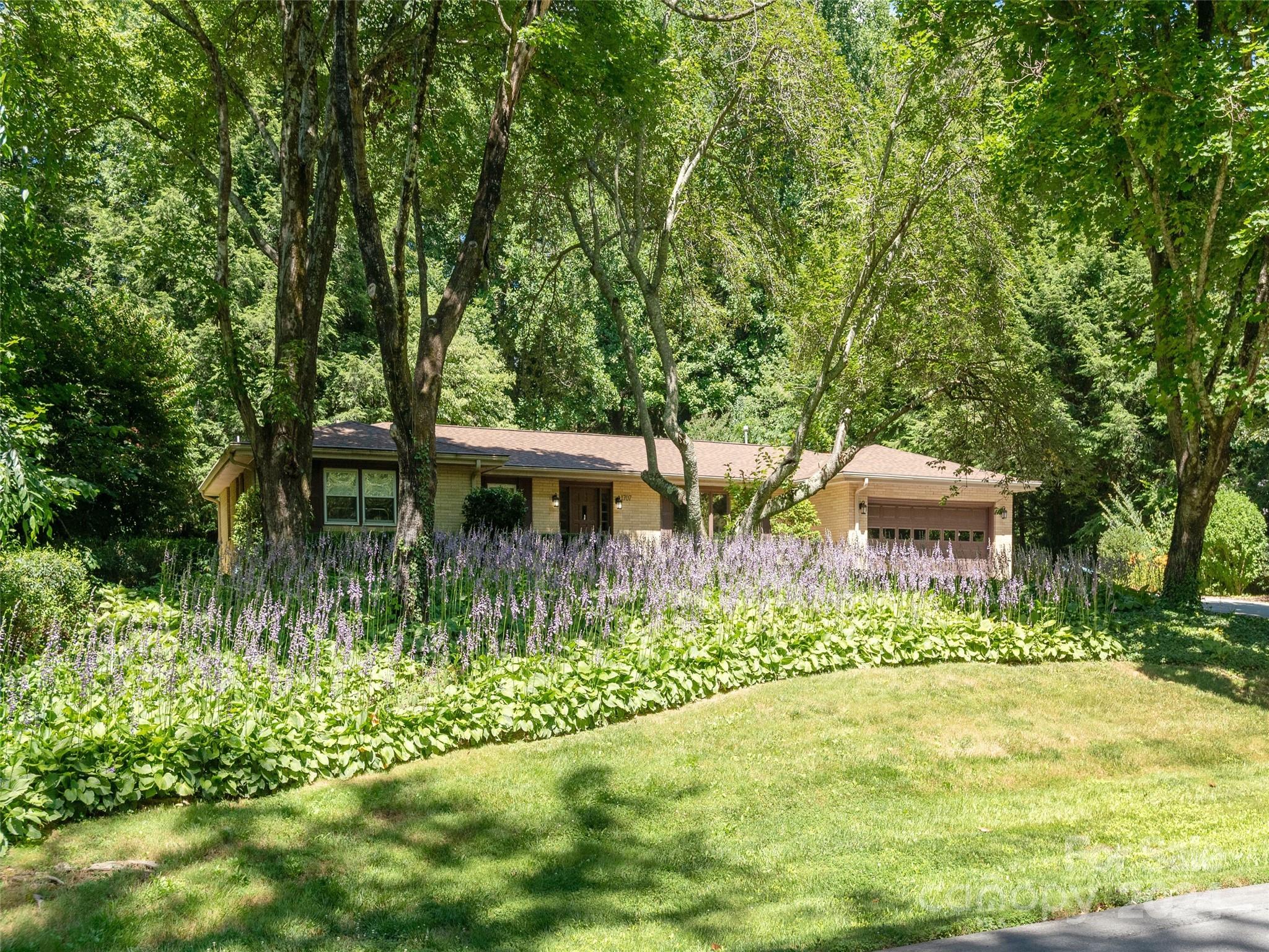 1707 Hummingbird Lane