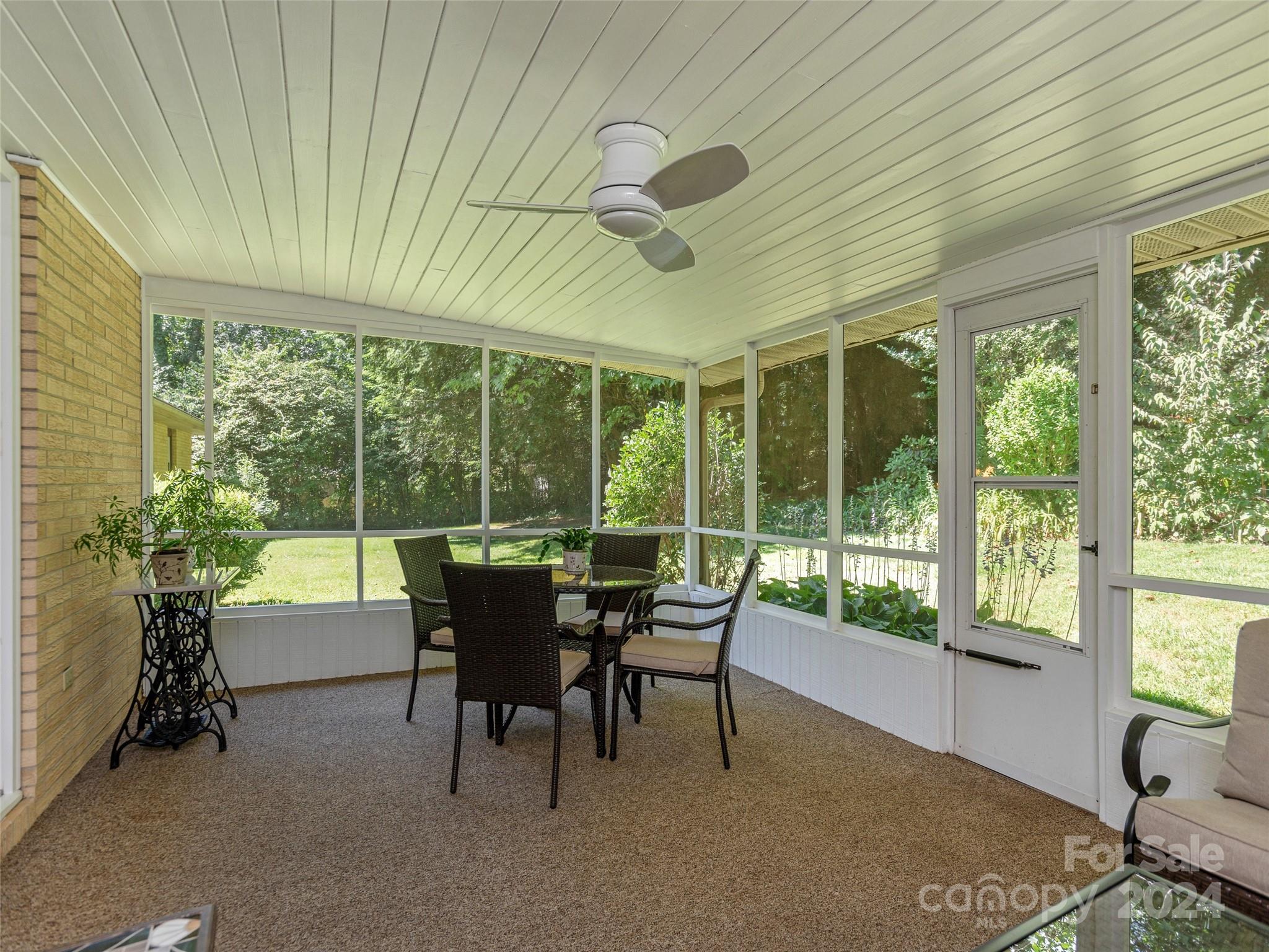 1707 Hummingbird Lane