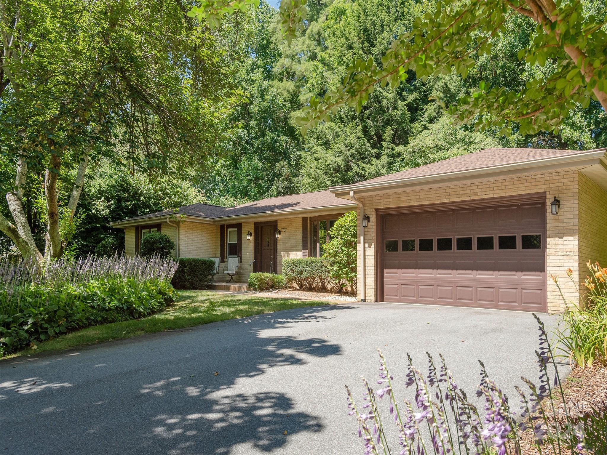1707 Hummingbird Lane