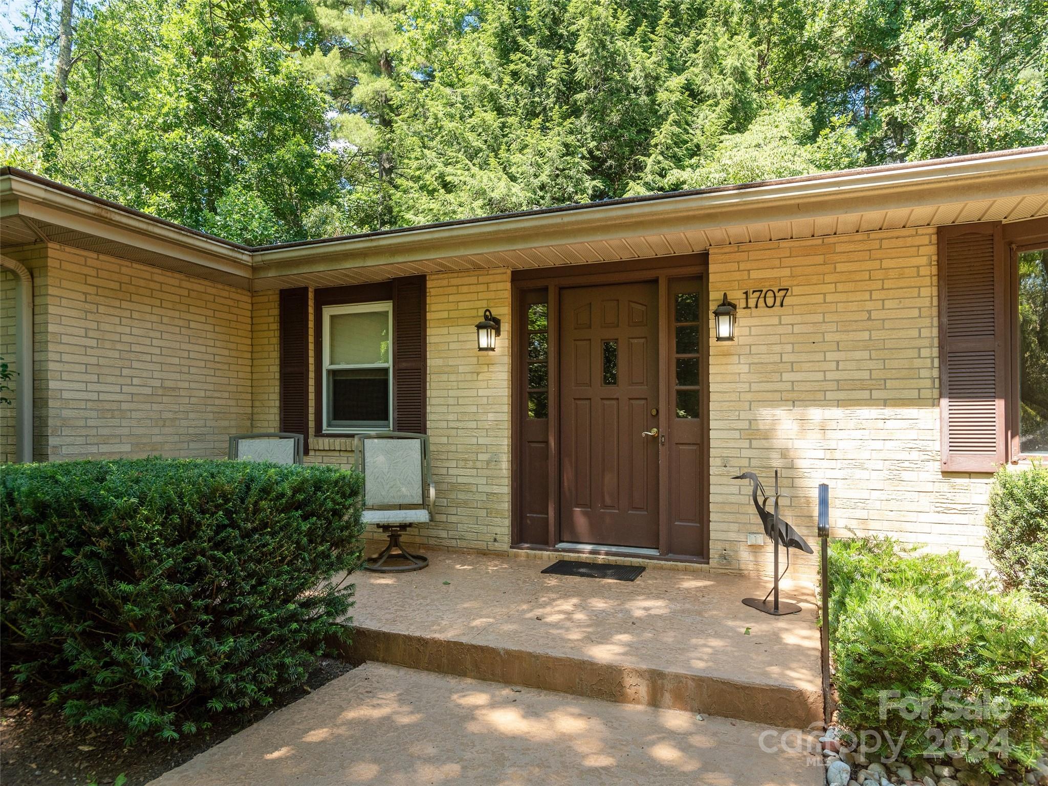 1707 Hummingbird Lane