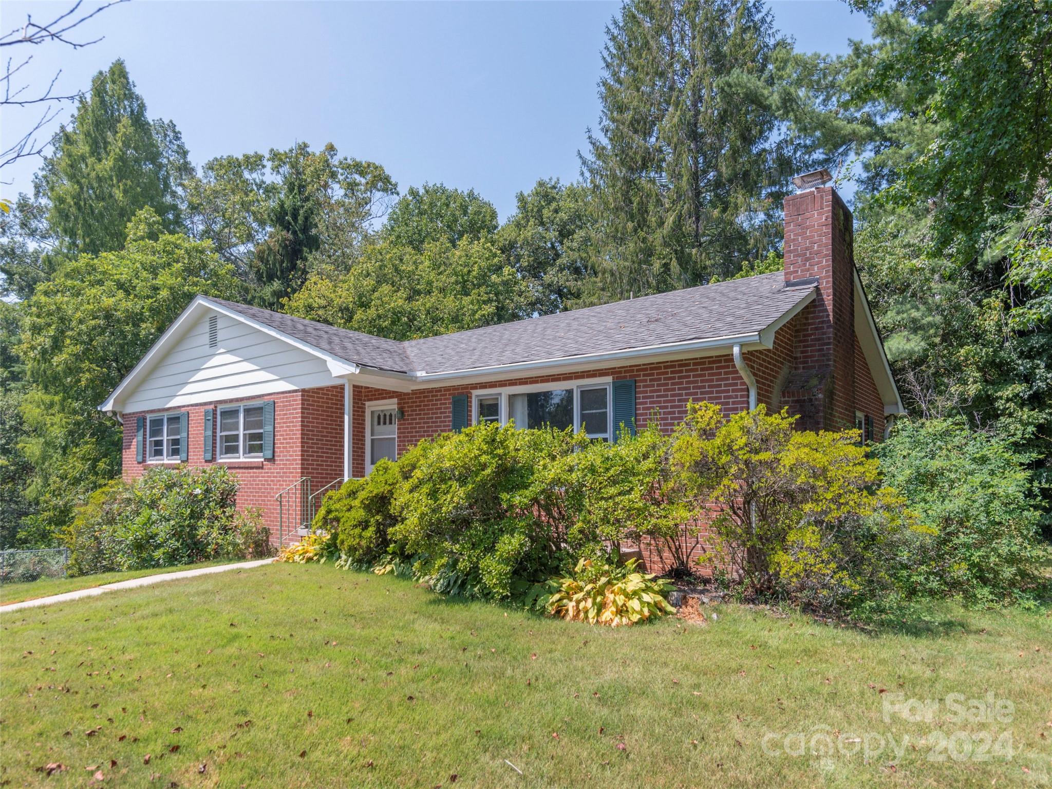 304 Oklawaha Circle