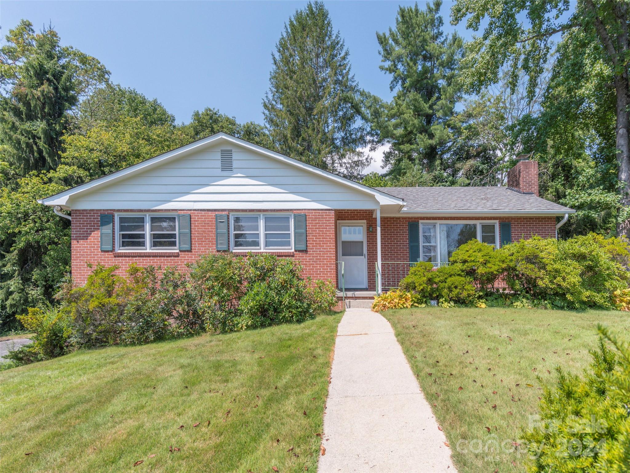304 Oklawaha Circle