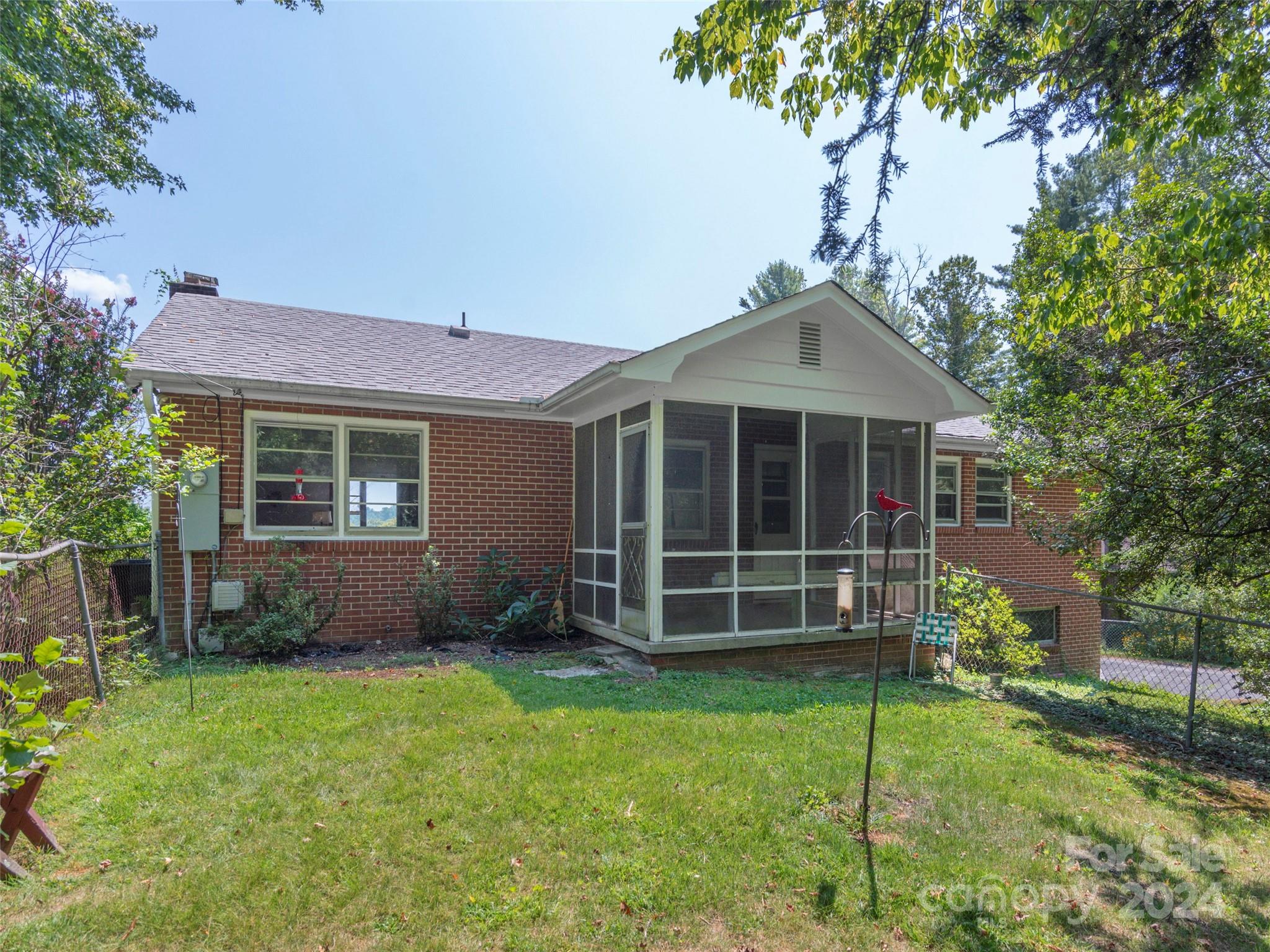 304 Oklawaha Circle
