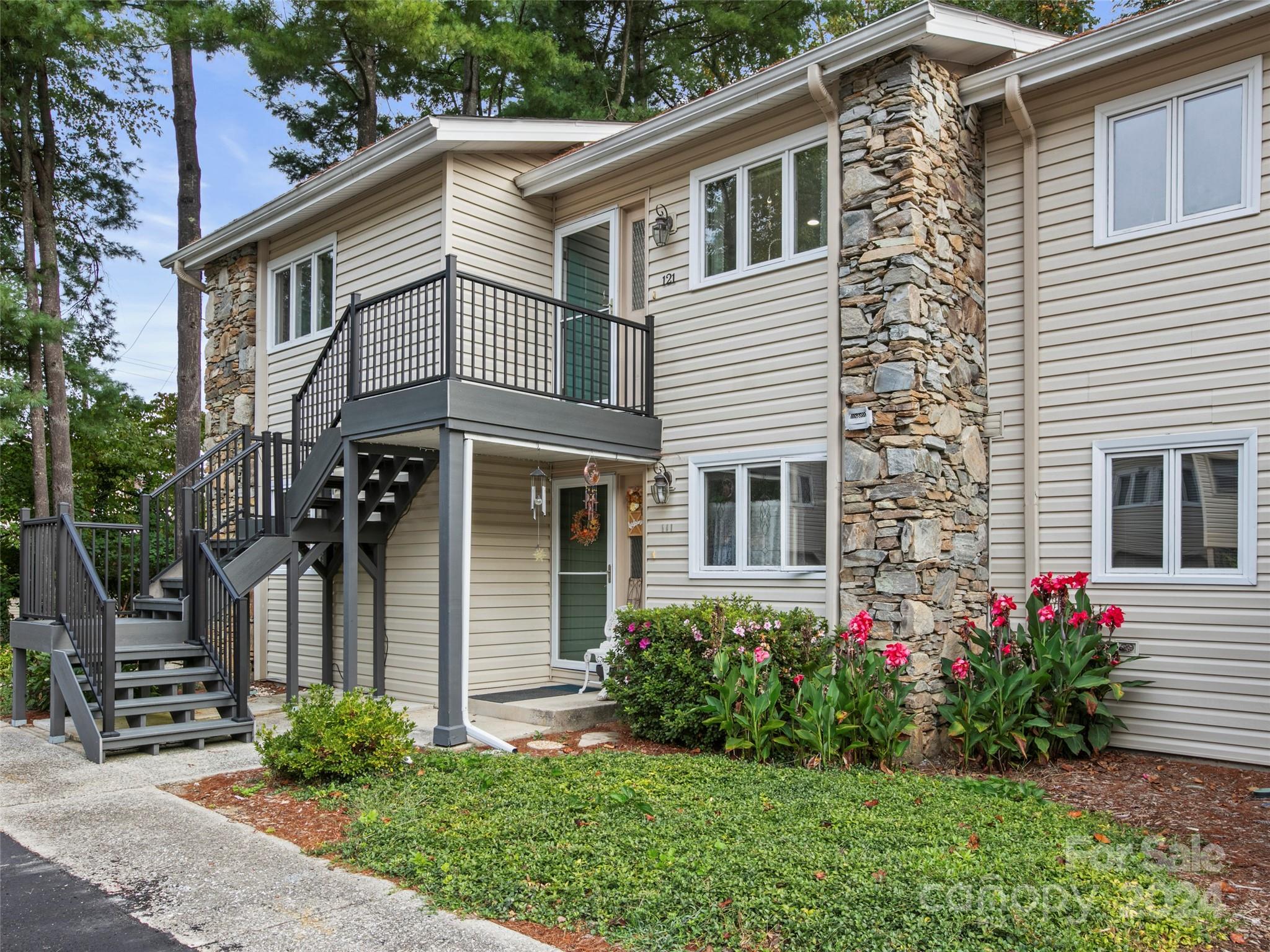 121 N Britton Creek Court