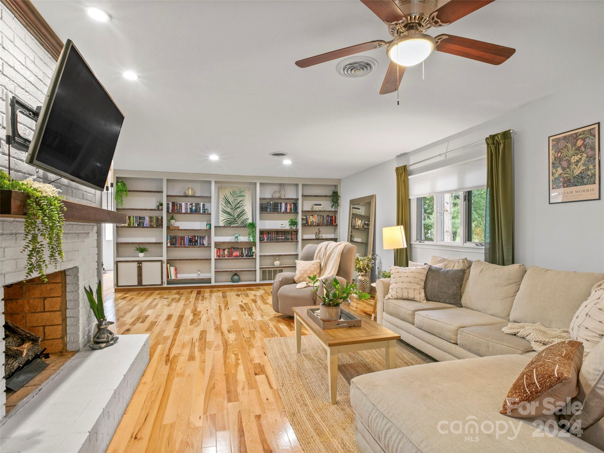 121 N Britton Creek Court