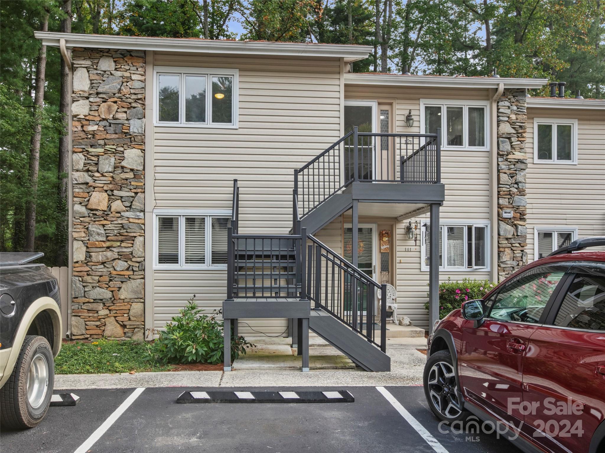 121 N Britton Creek Court