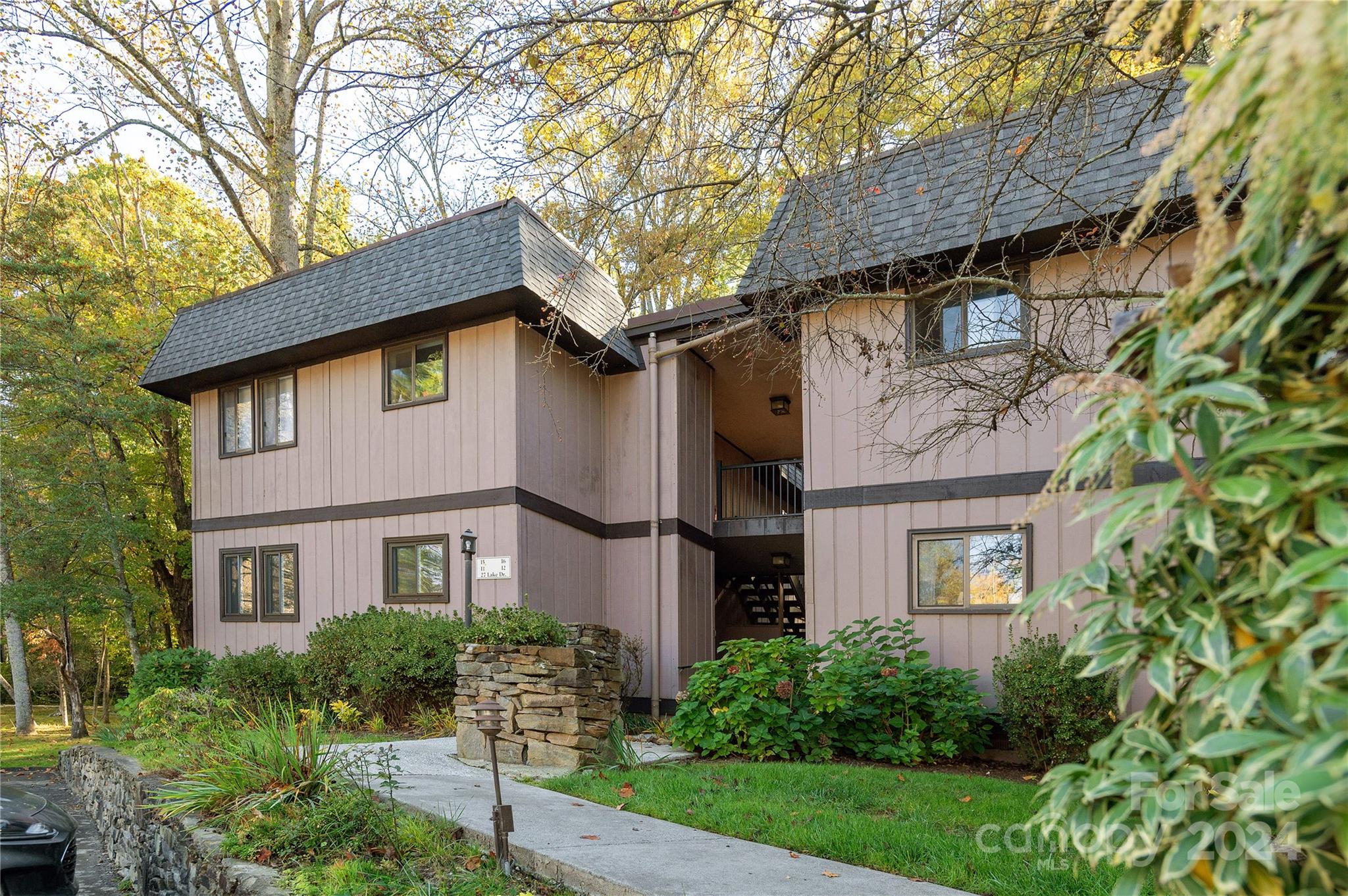 27 Lake Drive Unit: I1