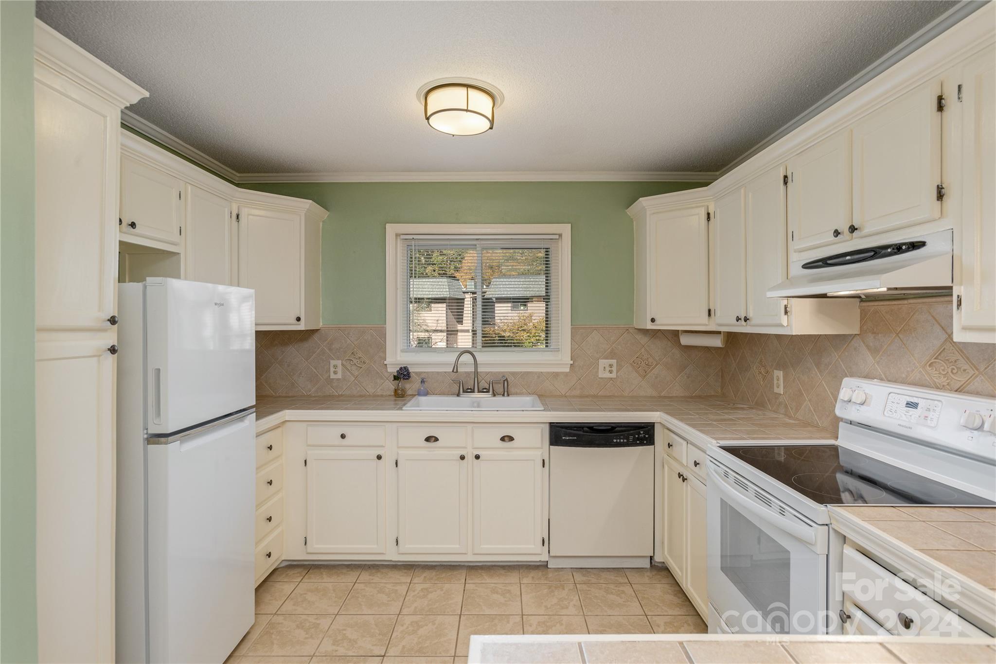 27 Lake Drive Unit: I1