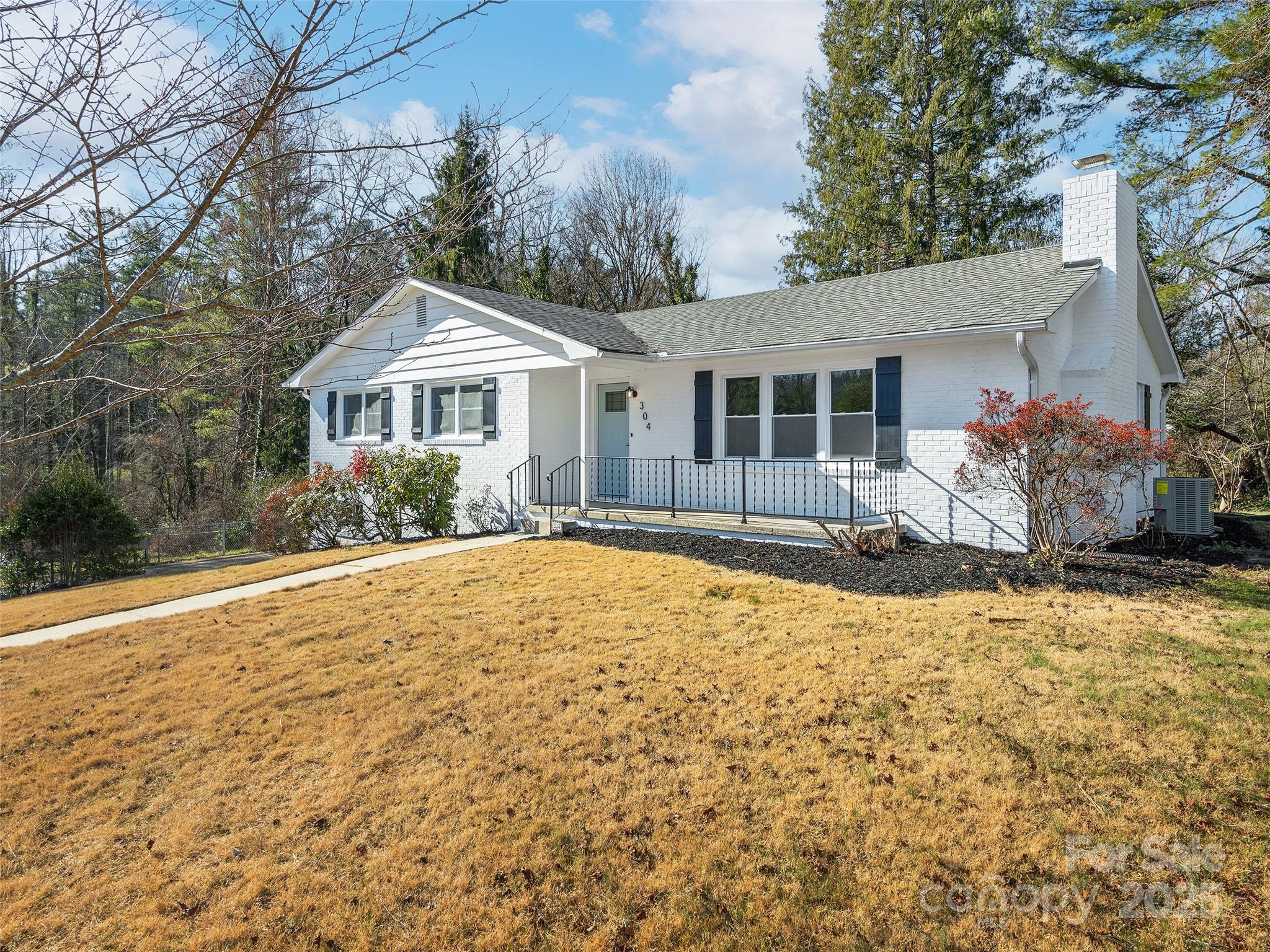 304 Oklawaha Circle