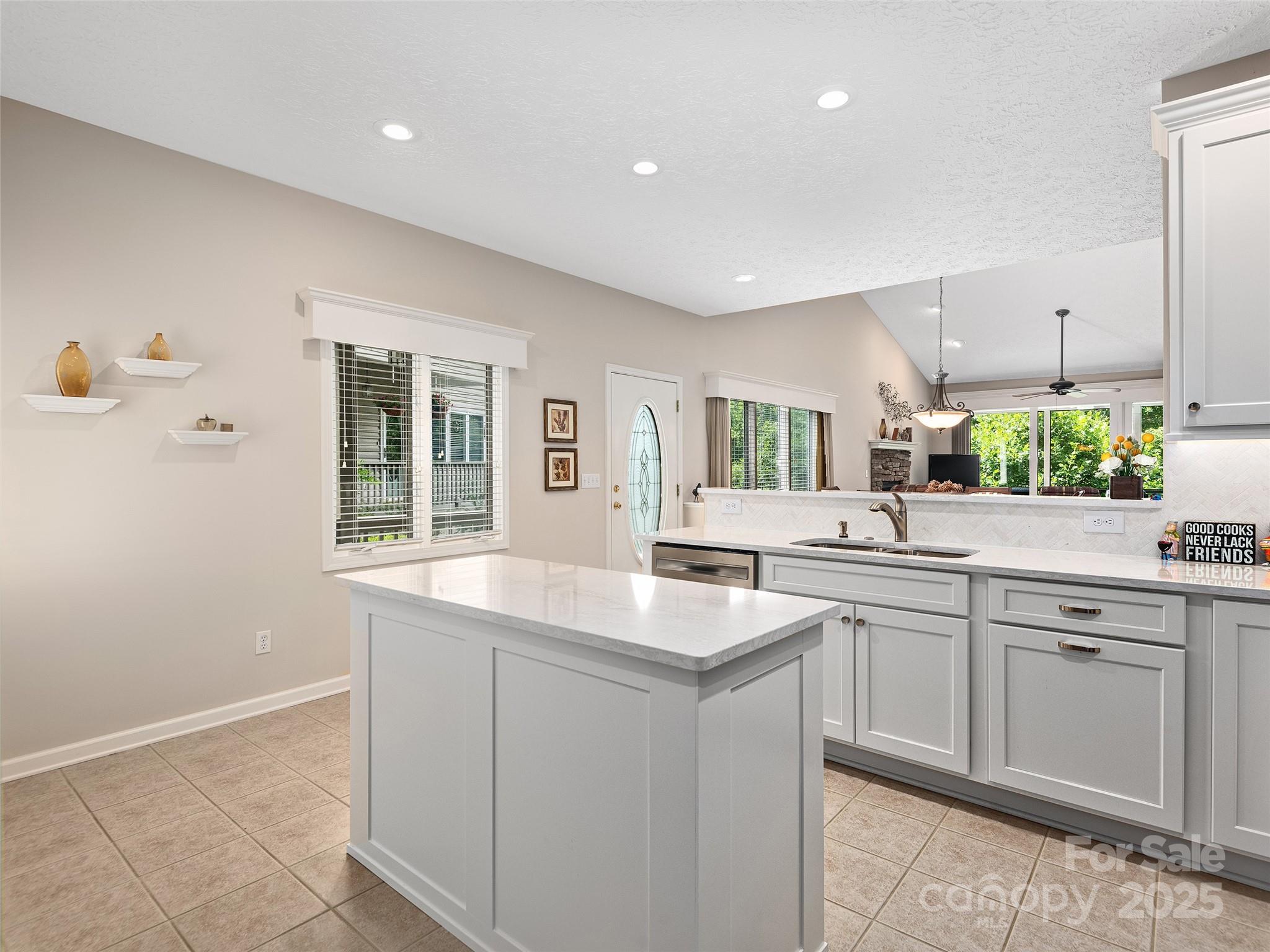 2206 E Cumming Woods Lane Unit: 10