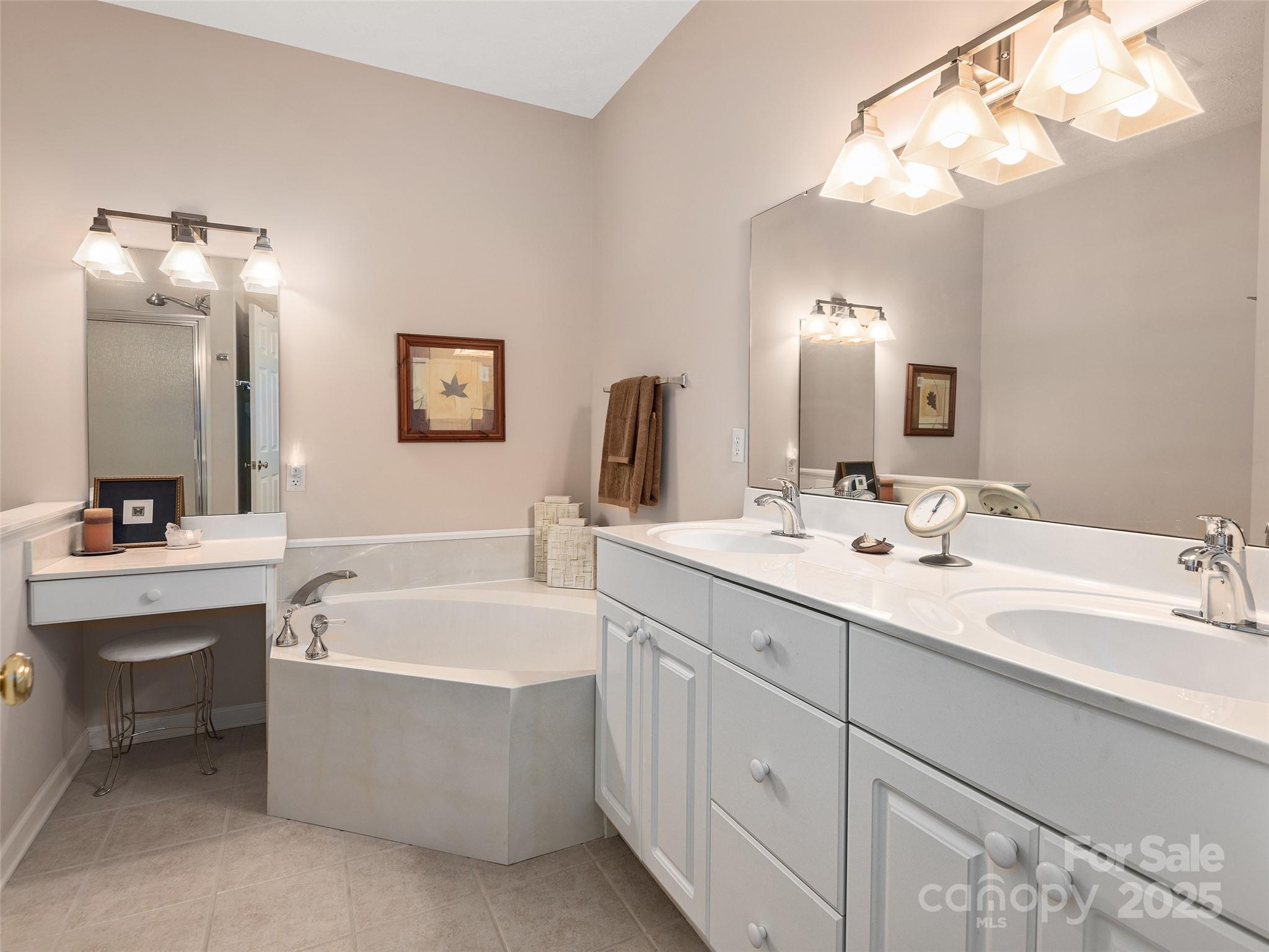2206 E Cumming Woods Lane Unit: 10