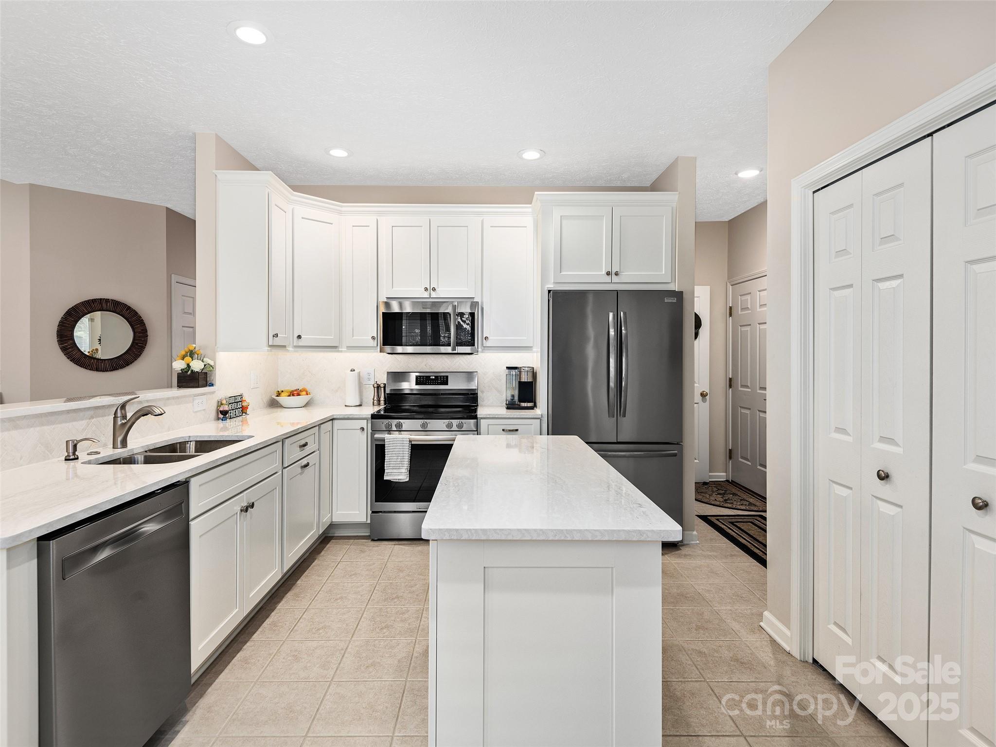 2206 E Cumming Woods Lane Unit: 10