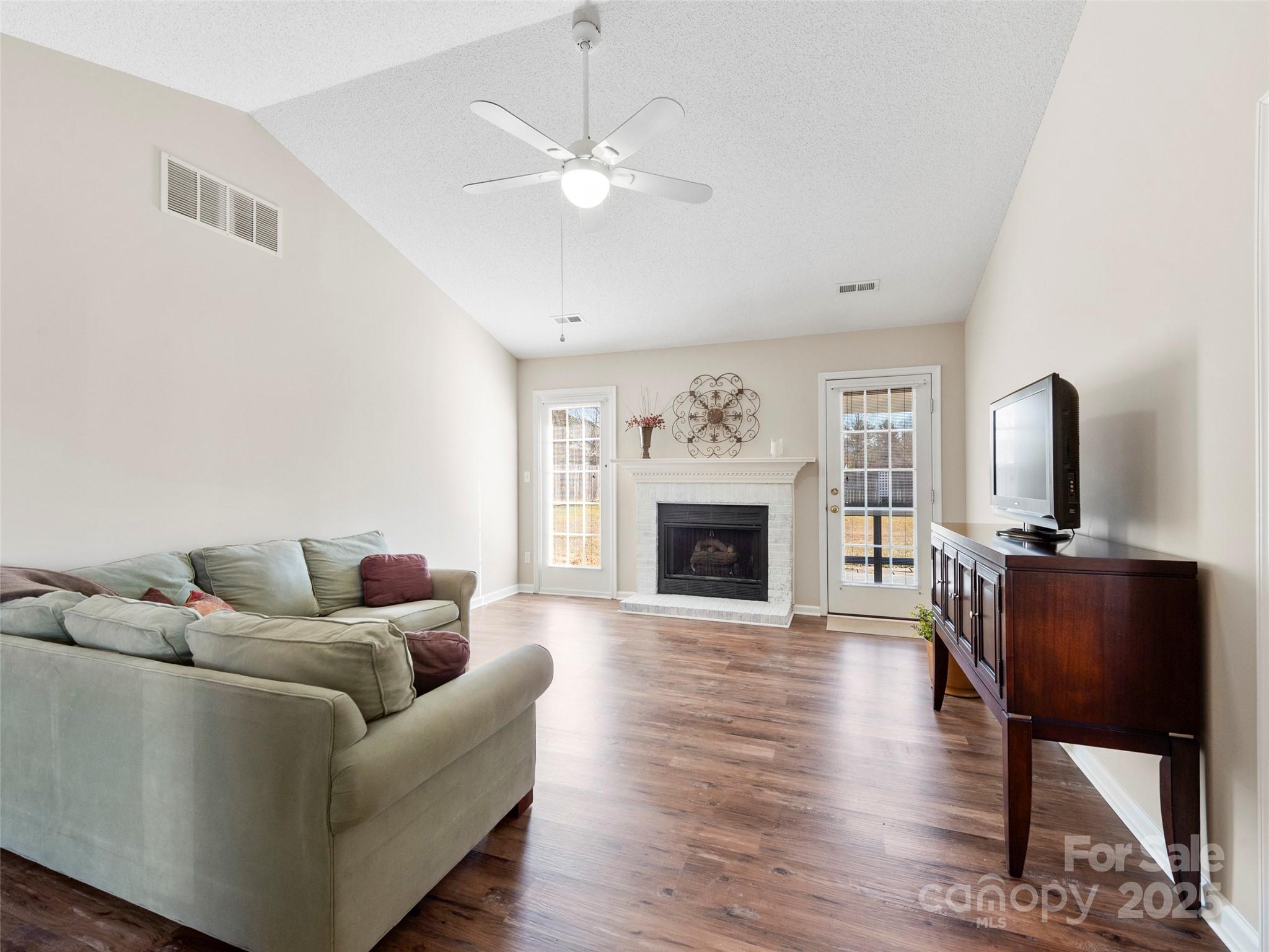 1003 Thorncrest Drive