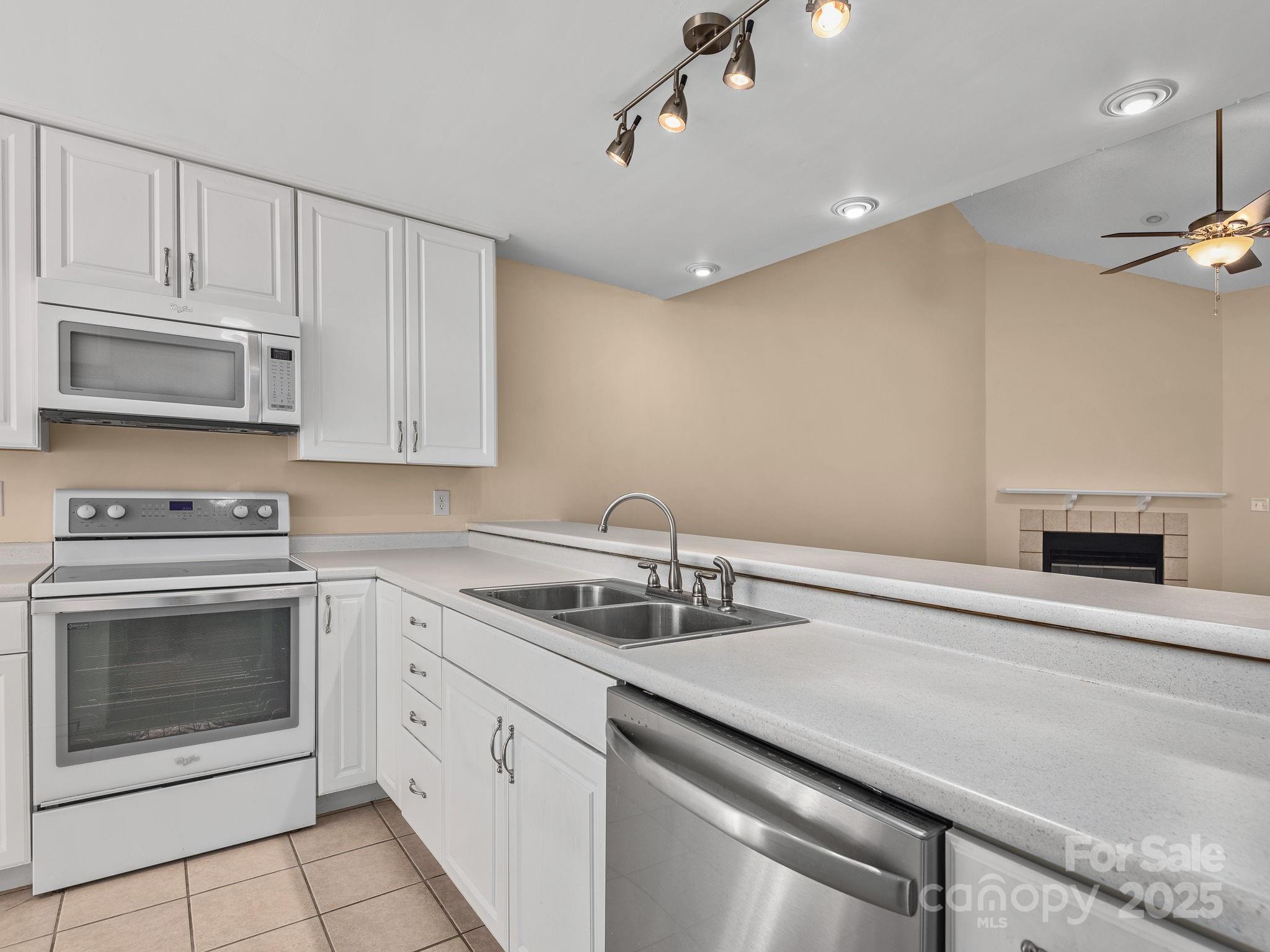 8 Willow Tree Run Unit: 8