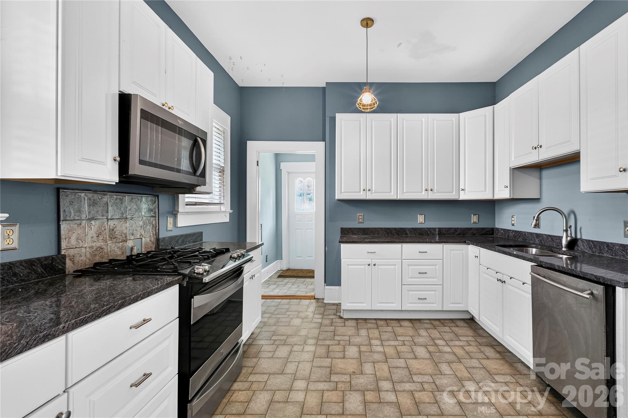729 5th Avenue W