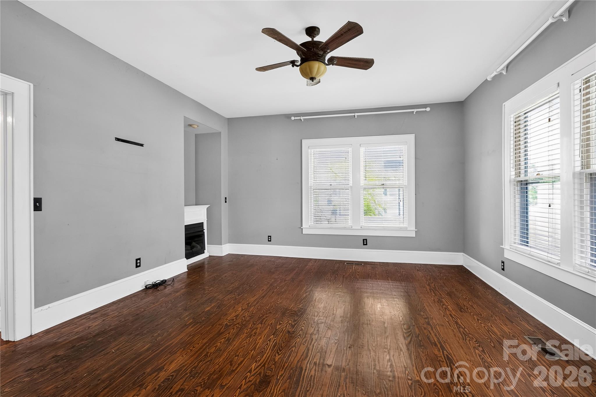 729 5th Avenue W