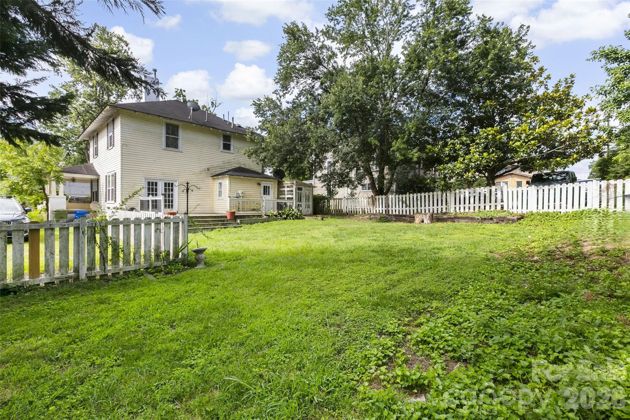 729 5th Avenue W