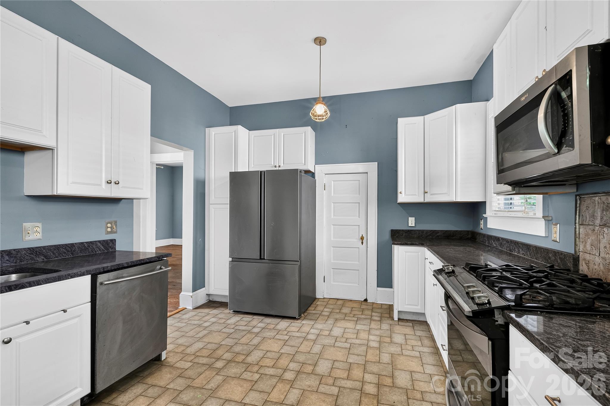 729 5th Avenue W