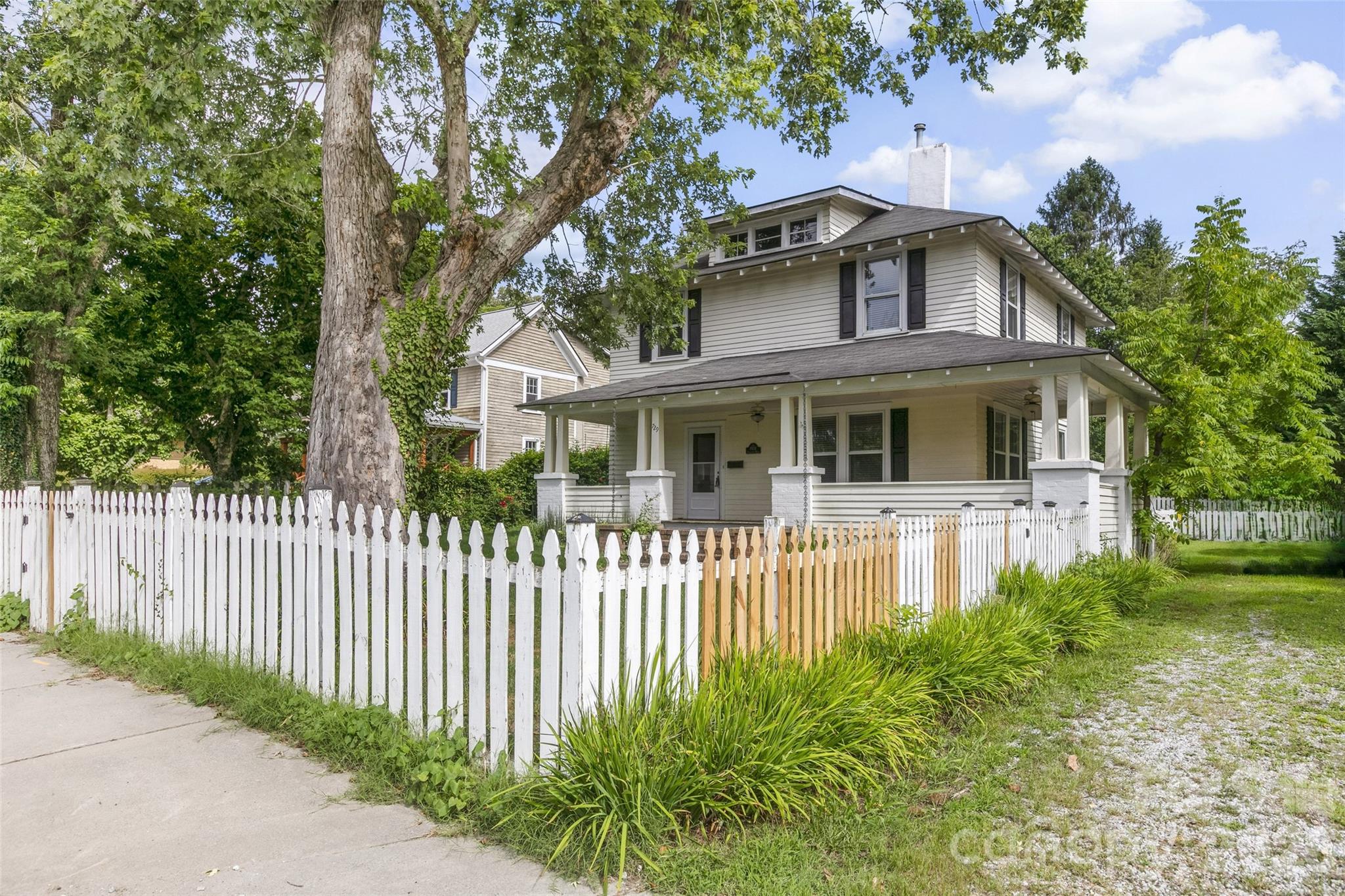 729 5th Avenue W