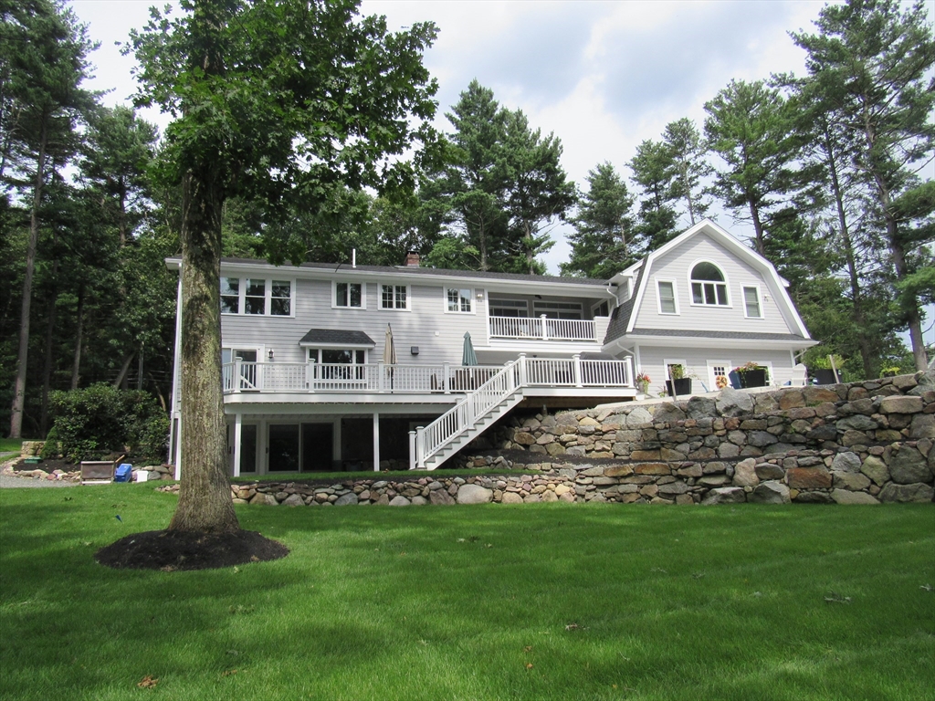 38 Green Lodge St
