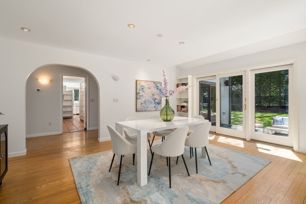 33 E Colbert Rd