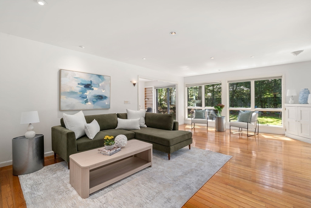 33 E Colbert Rd