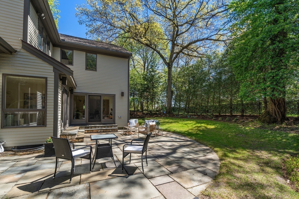 33 E Colbert Rd